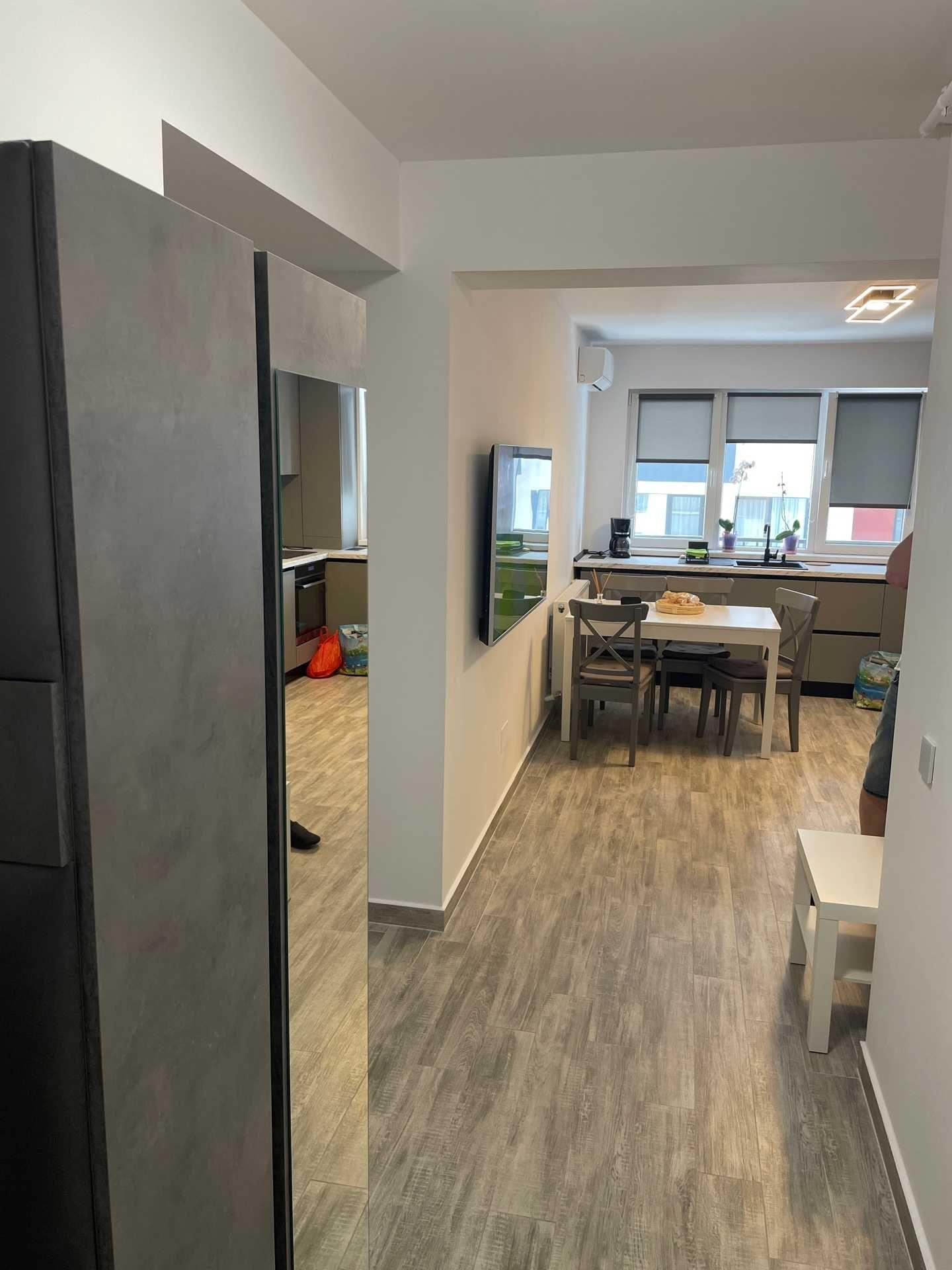 Particular - Inchiriere apartament decomandat 3 camere, parcare inclusa