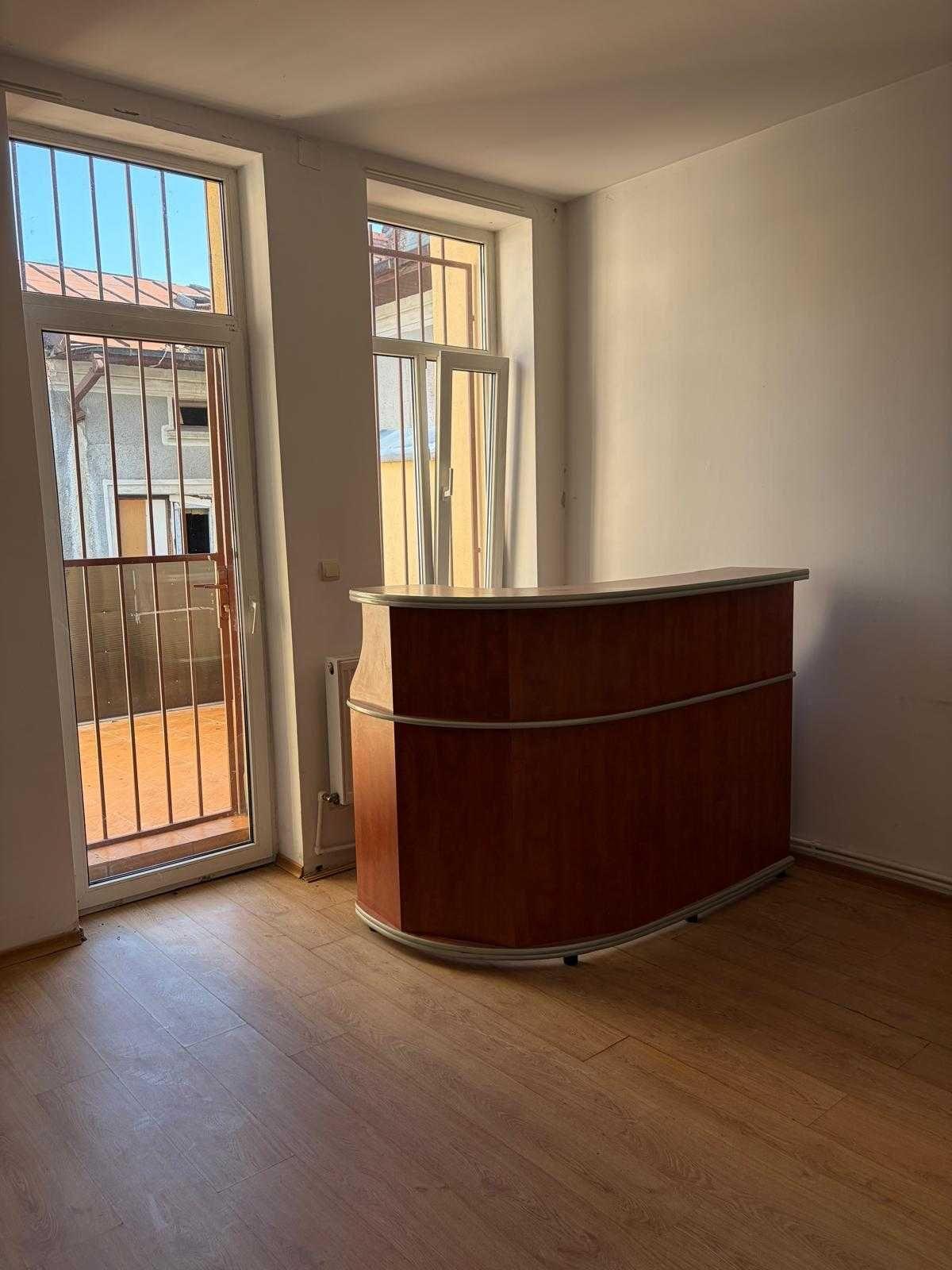 Inchirieri, apartament 3 camere decomandat, in vila!