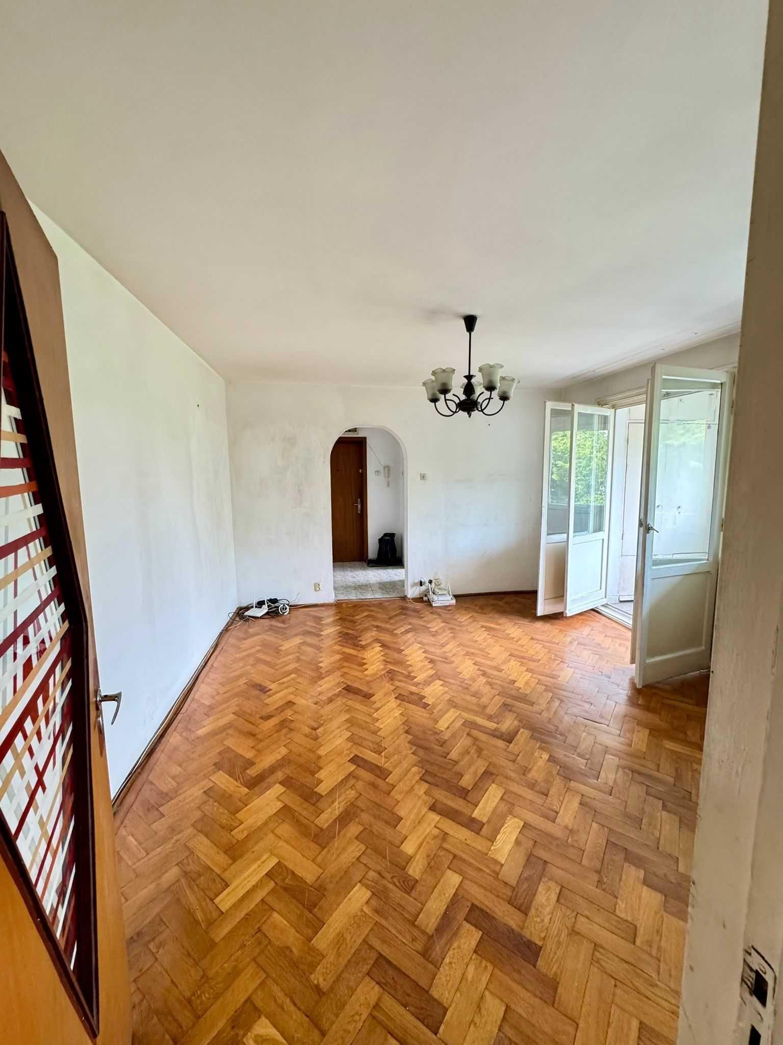 Apartament 3 camere Bd. Alexandru Obregia – Locație excelentă, etaj 5/9, 2 balcoane, bloc reabilitat