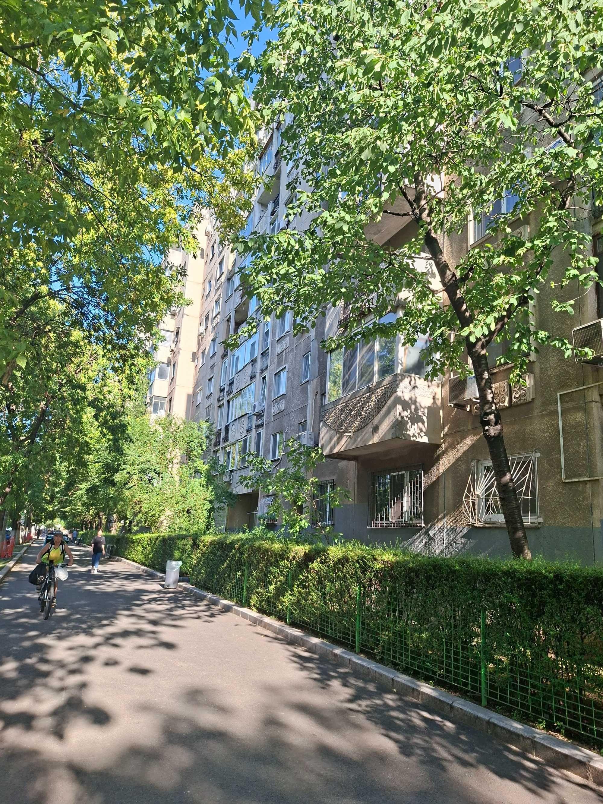Apartament 3 camere decomandat | Zona 0 a capitalei - Bd. Gheorghe Șincai | Etaj 2/8 | 67 mp utili | Loc de parcare | 214.000 € negociabil