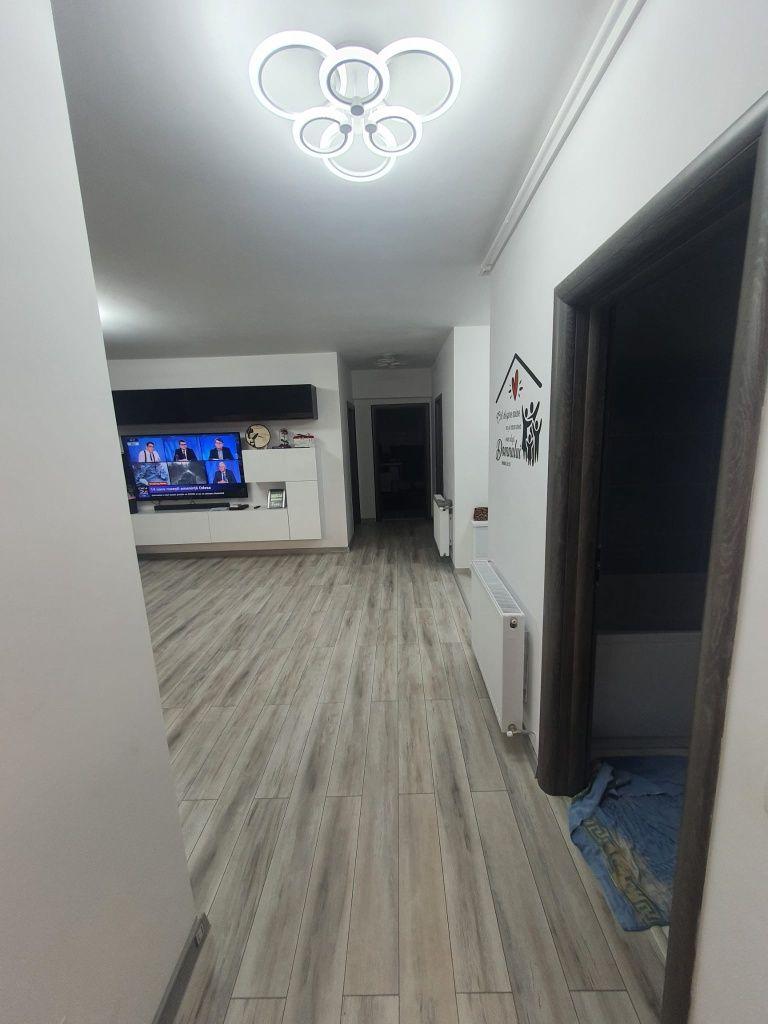 Vand apartament 4 camere