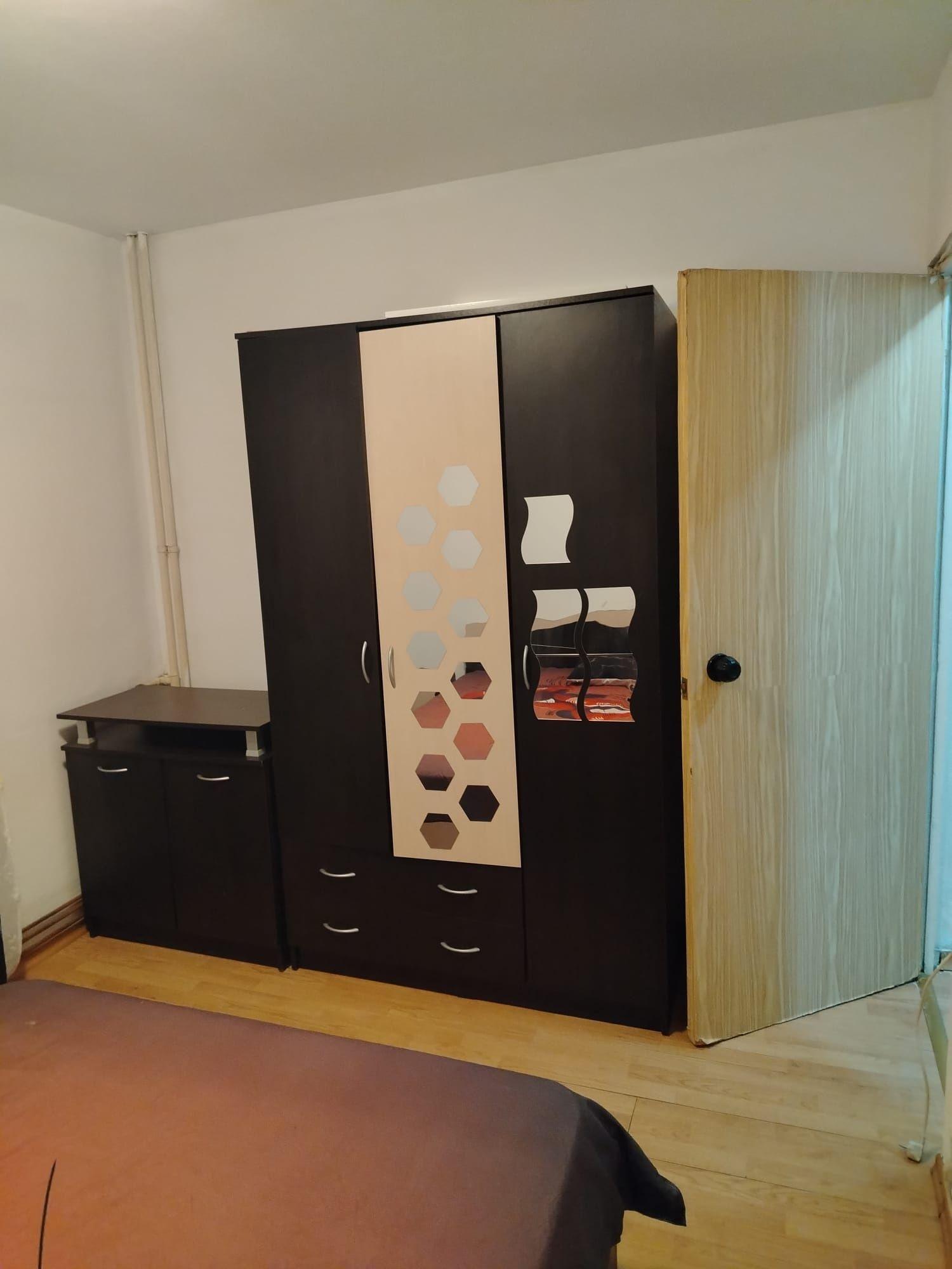 Apartament de închiriat  3 cam - imagine 1