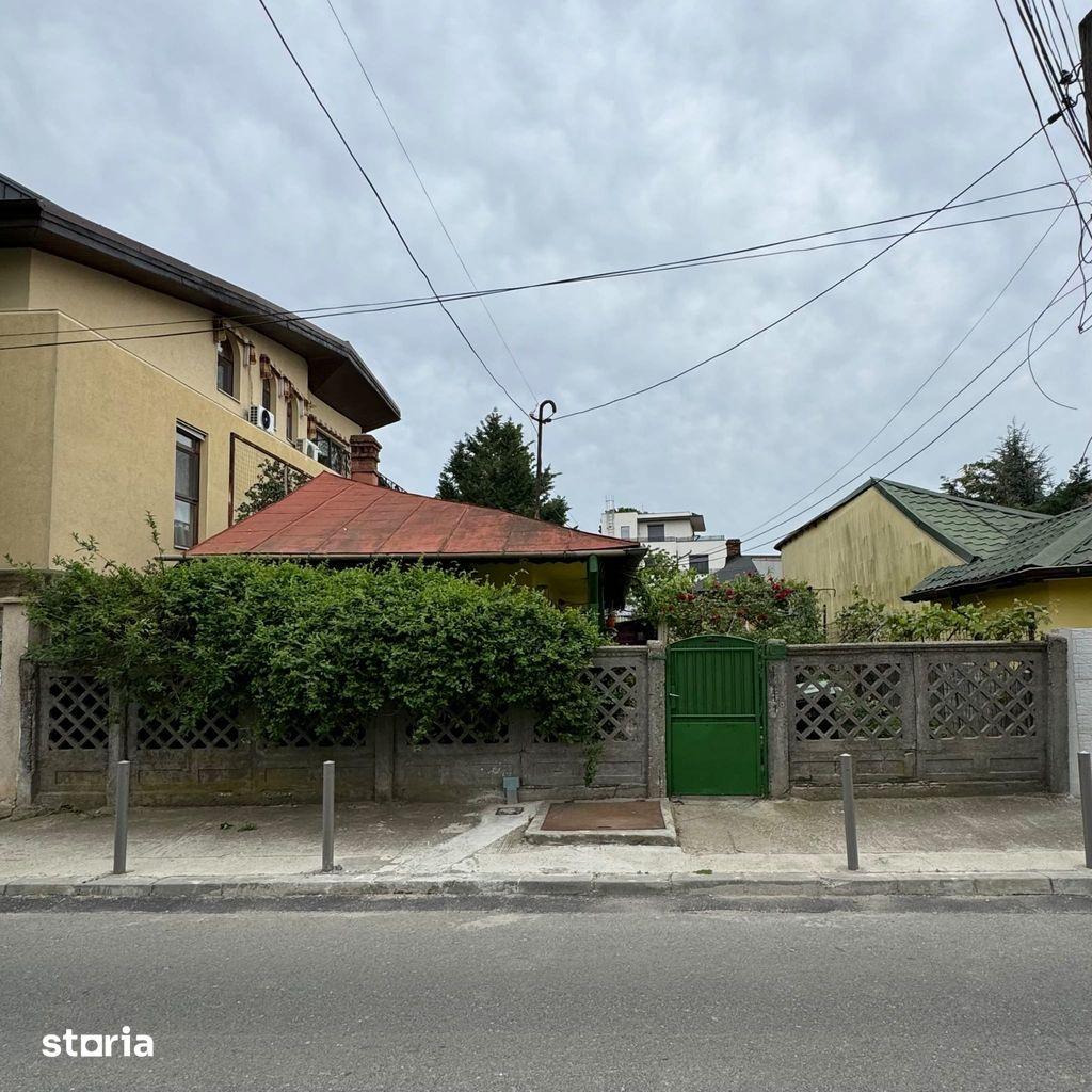 Casa la curte cu teren în zona Mărțișor lângă parcul Orășelul Copiilor