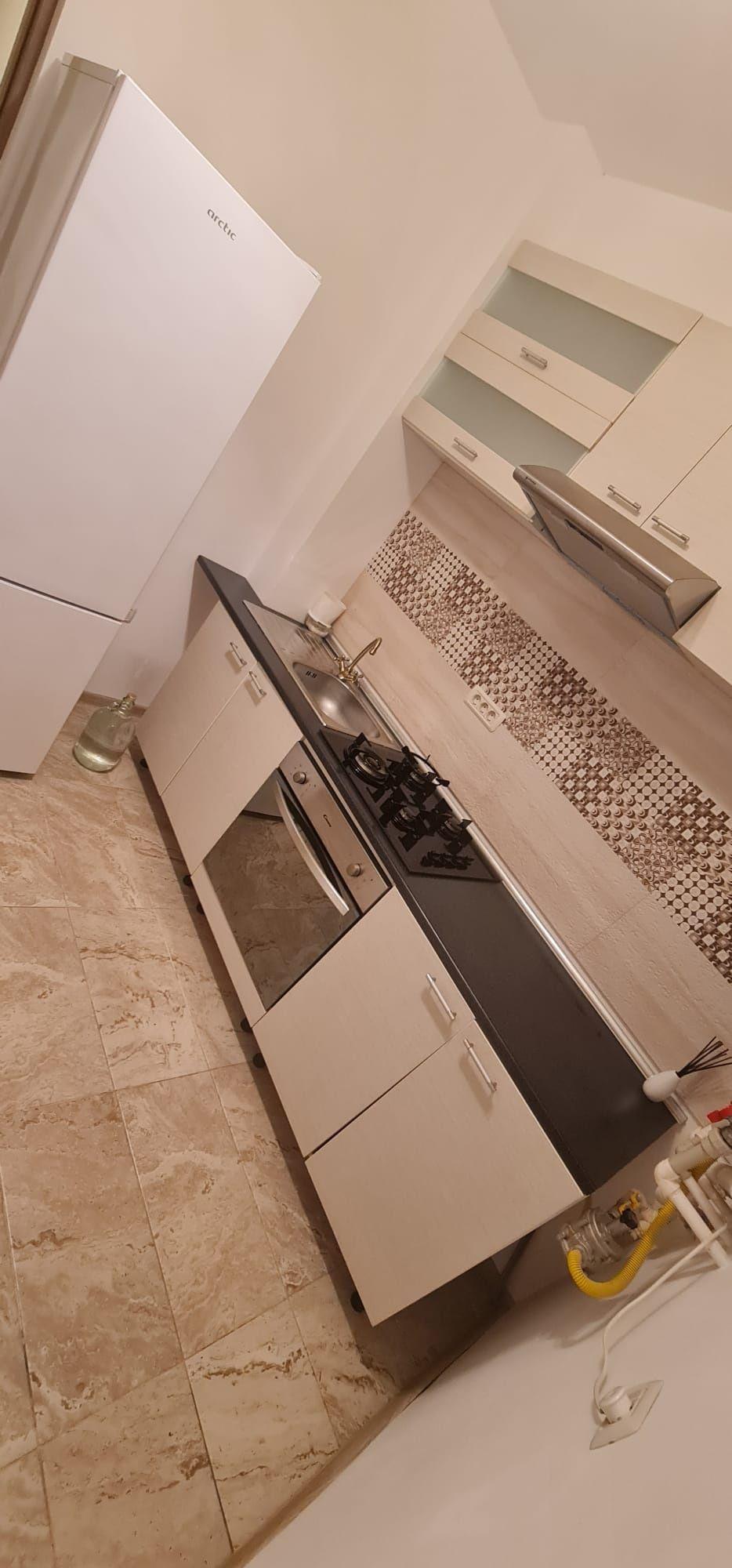 Apartament cu două camere decomandat de închiriat cu loc parcare ,  în Bragadiru în spate la Leroy Merlin  suprafață 60 mp plus balcon mare închis.