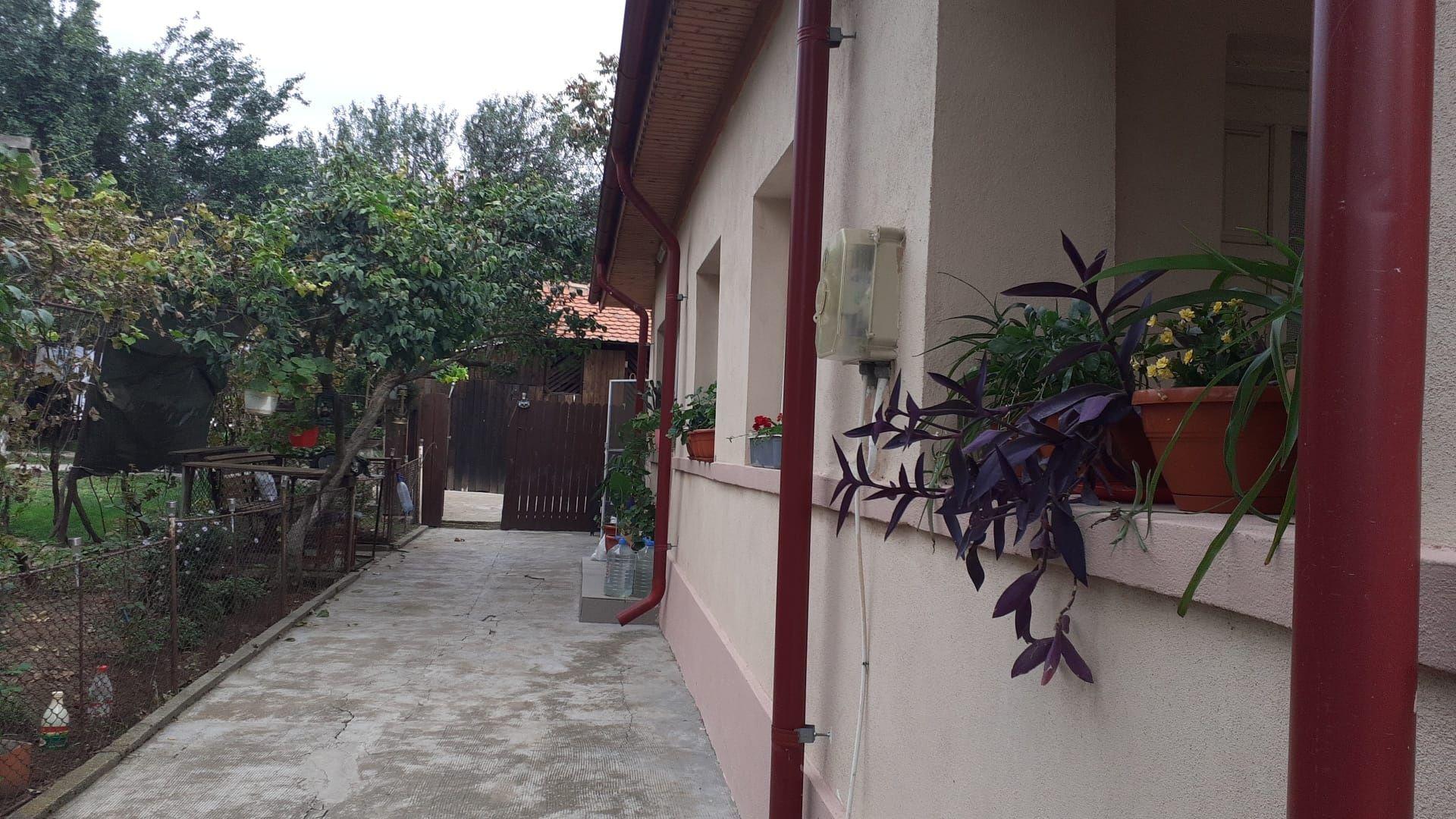 Casa cu 3 camere , bucătărie,baie,situata la 8,5 Km de Selgros Craiova