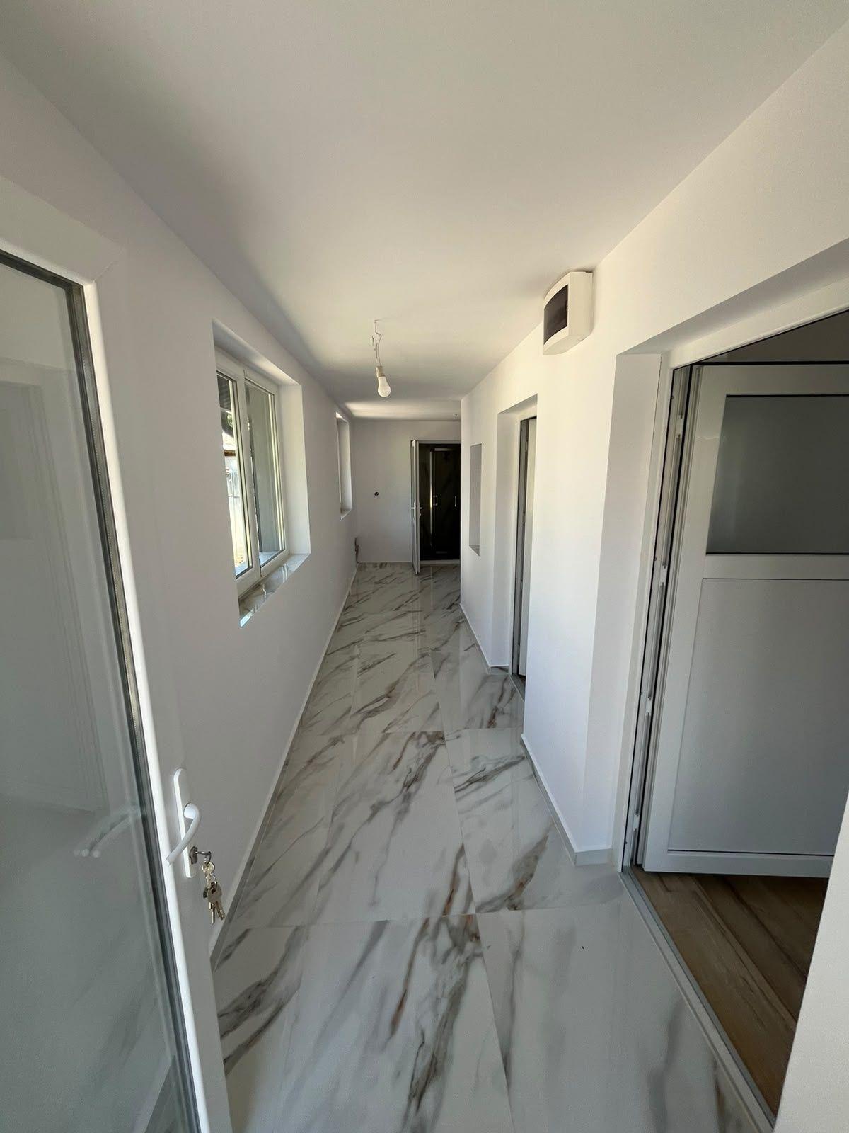 Casa de închiriat singur in curte zona valtoarei