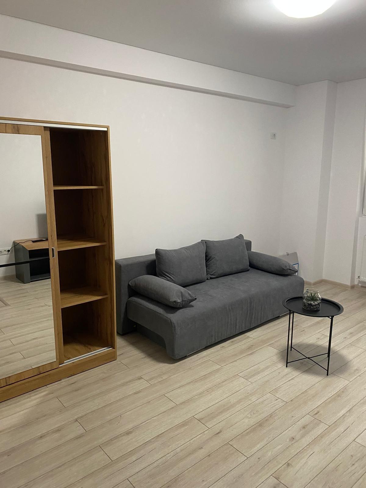 Închiriez apartament - imagine 1