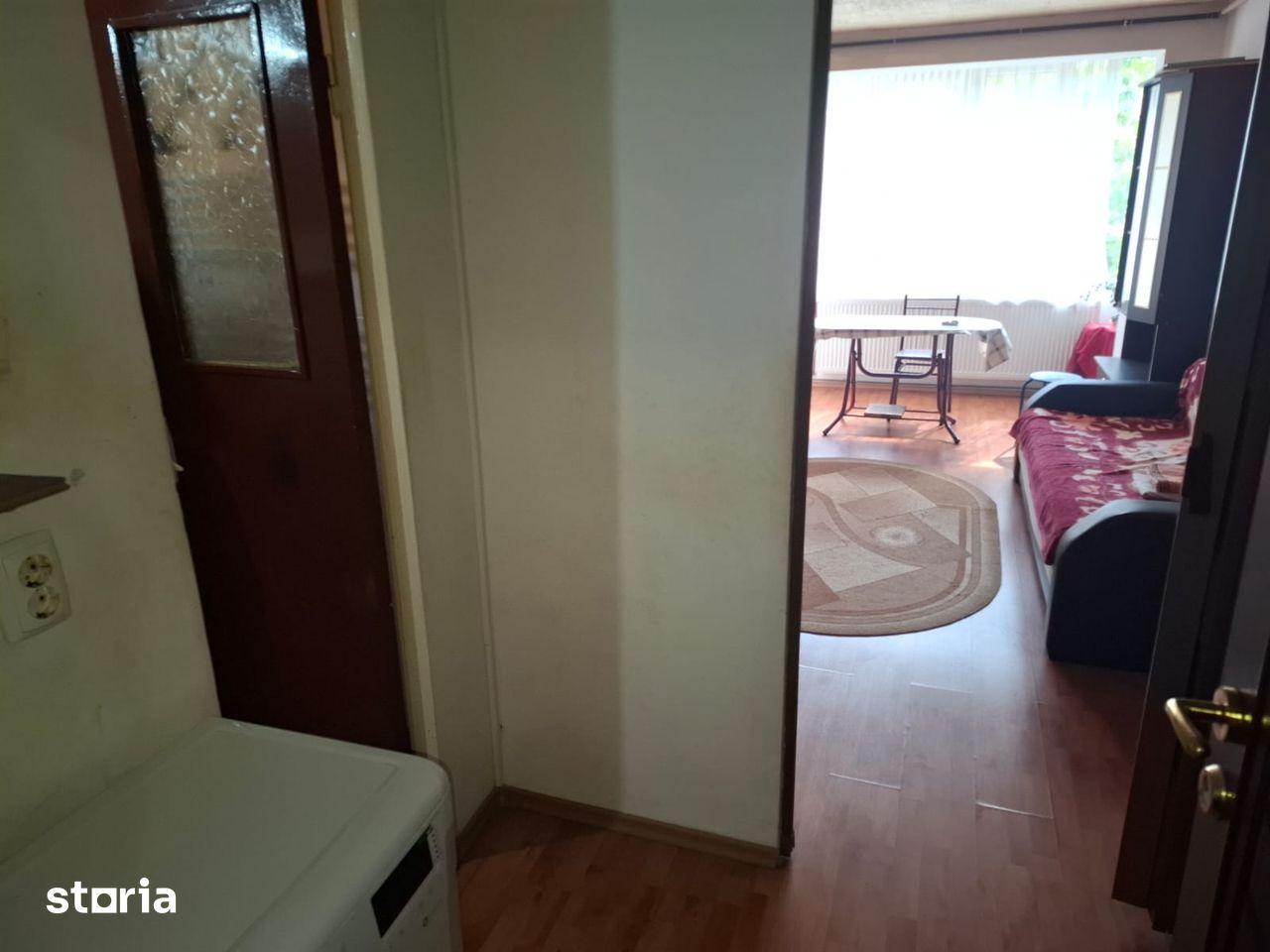 Garsonieră de vânzare, balcon și mobilată - imagine 1