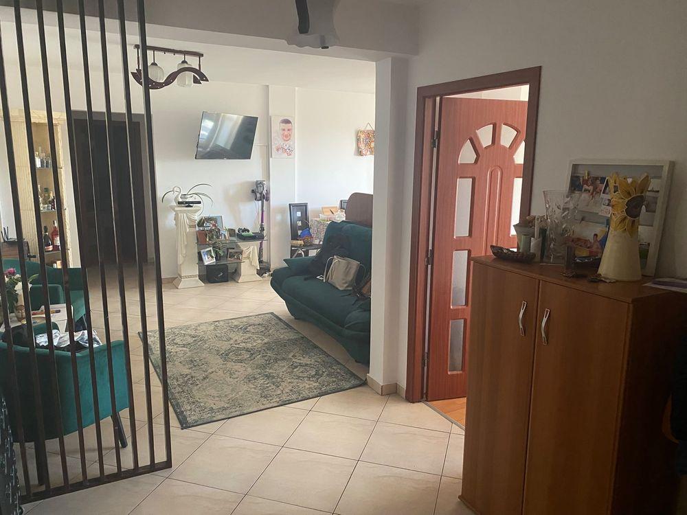 Apartament 3 camere si loc de parcare