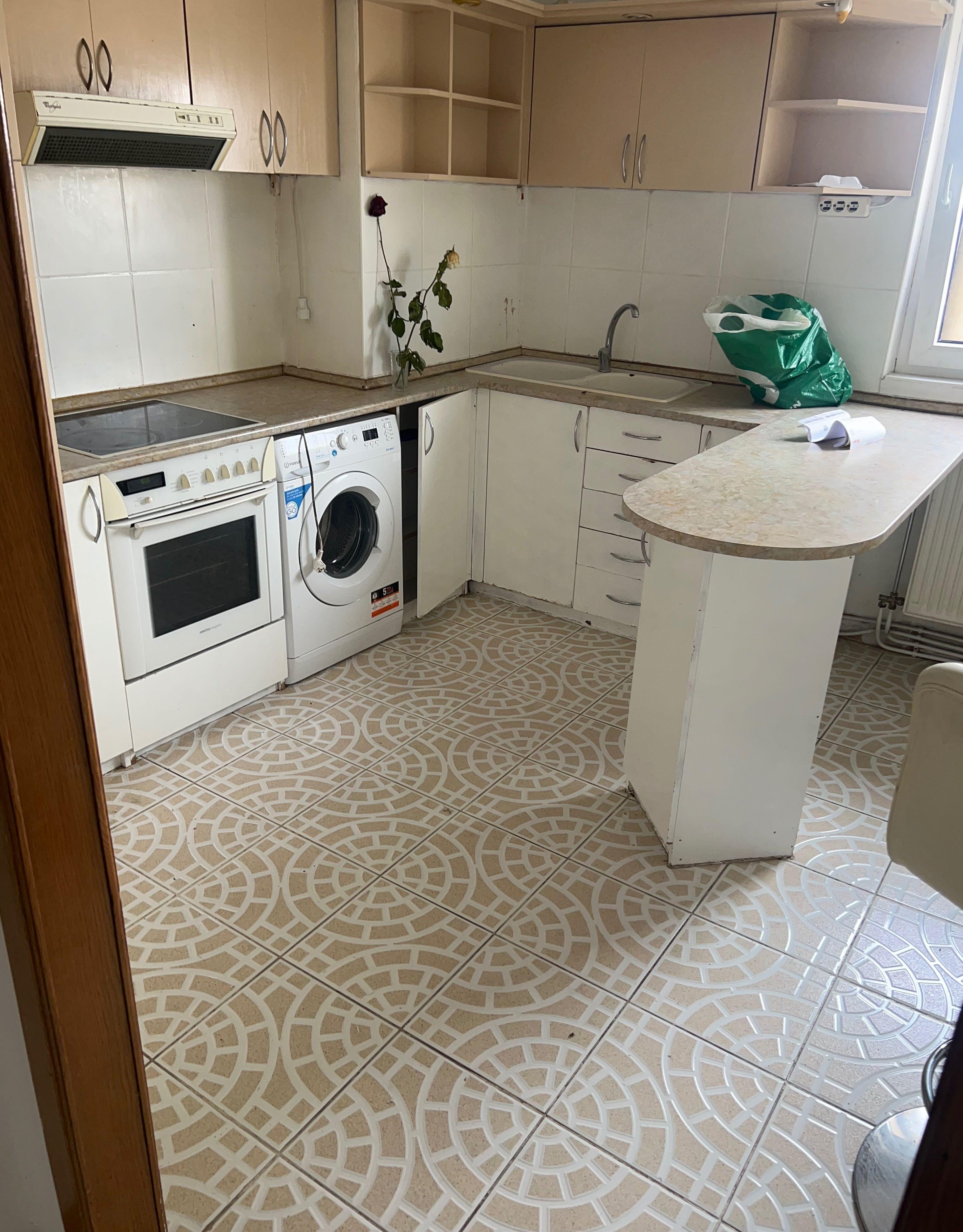 Vând apartament 3 camere central