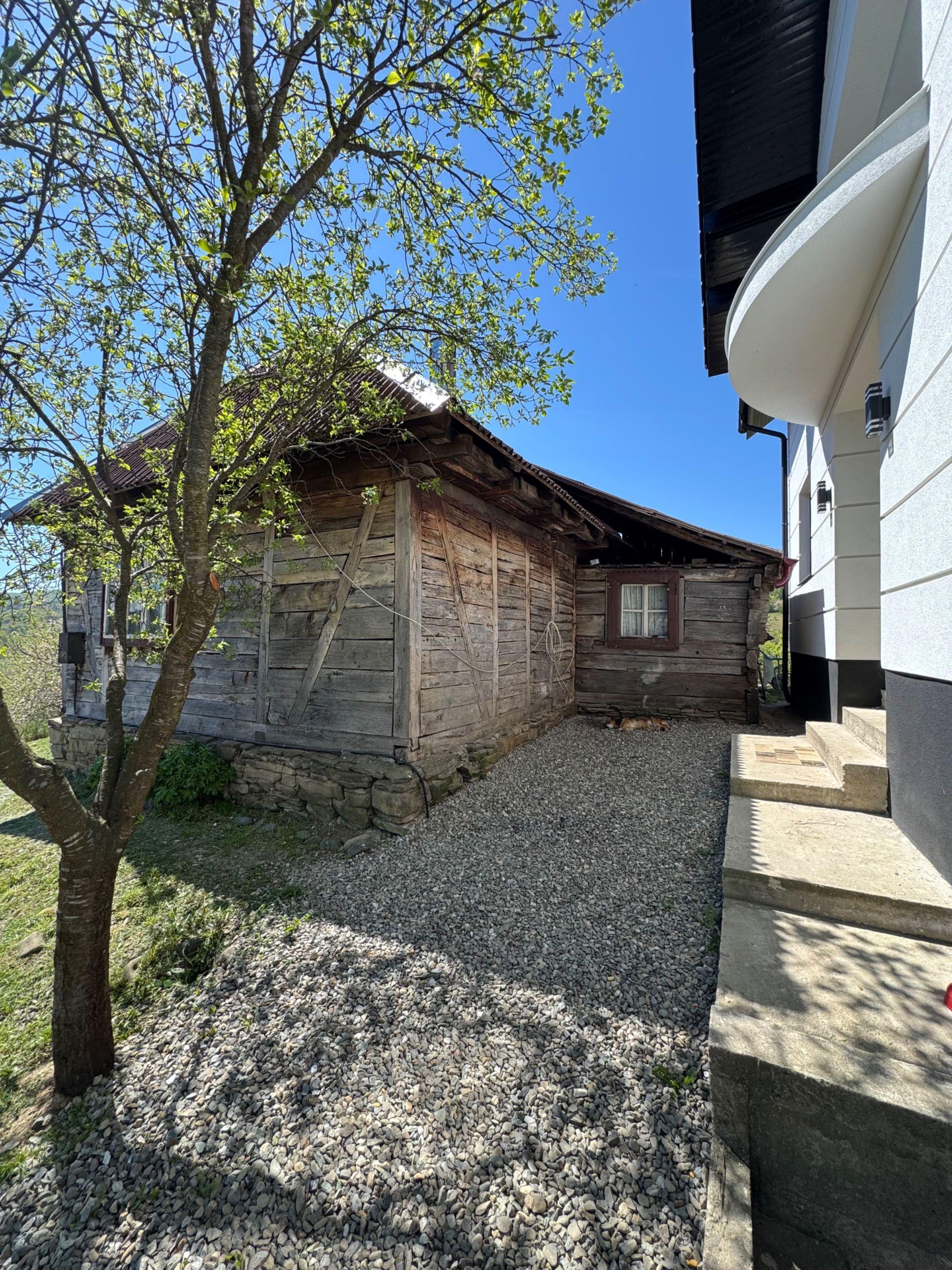 Casa veche din stejar - imagine 1
