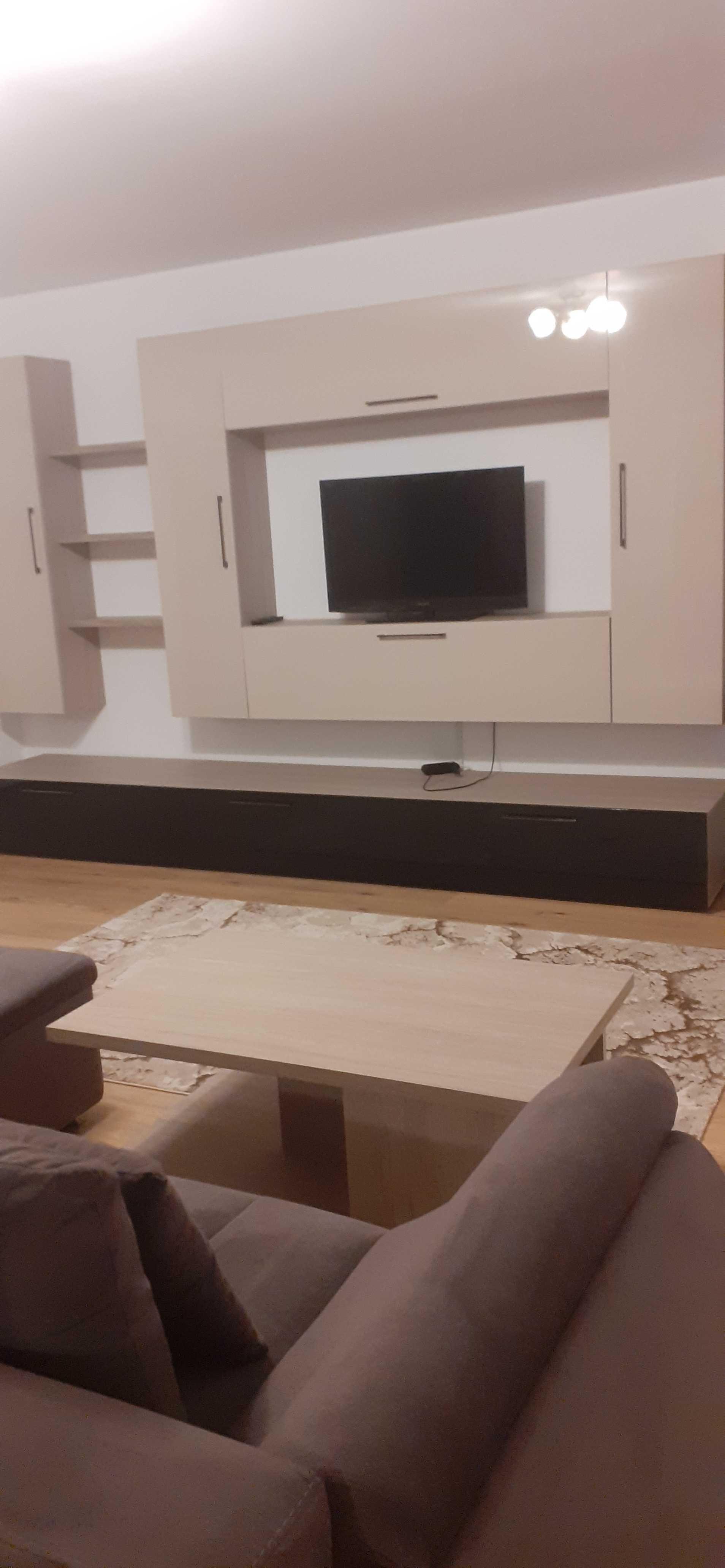 Inchiriez apartament cu 3 camere, zona centrala (str. Gib Mihaescu - Piata Simian), Ramnicu Valcea,