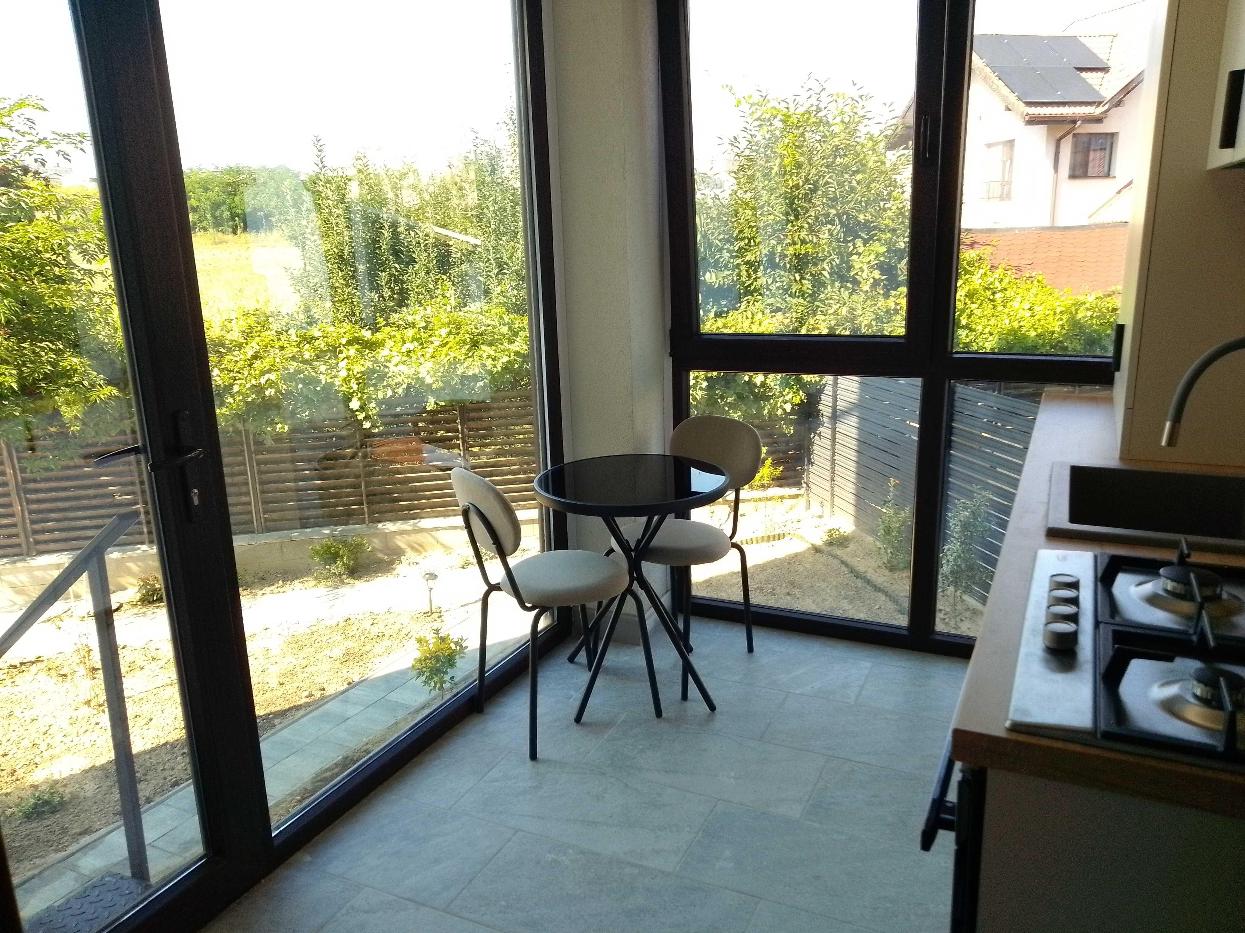 Închiriere apartament, confort de casă cu grădină privată