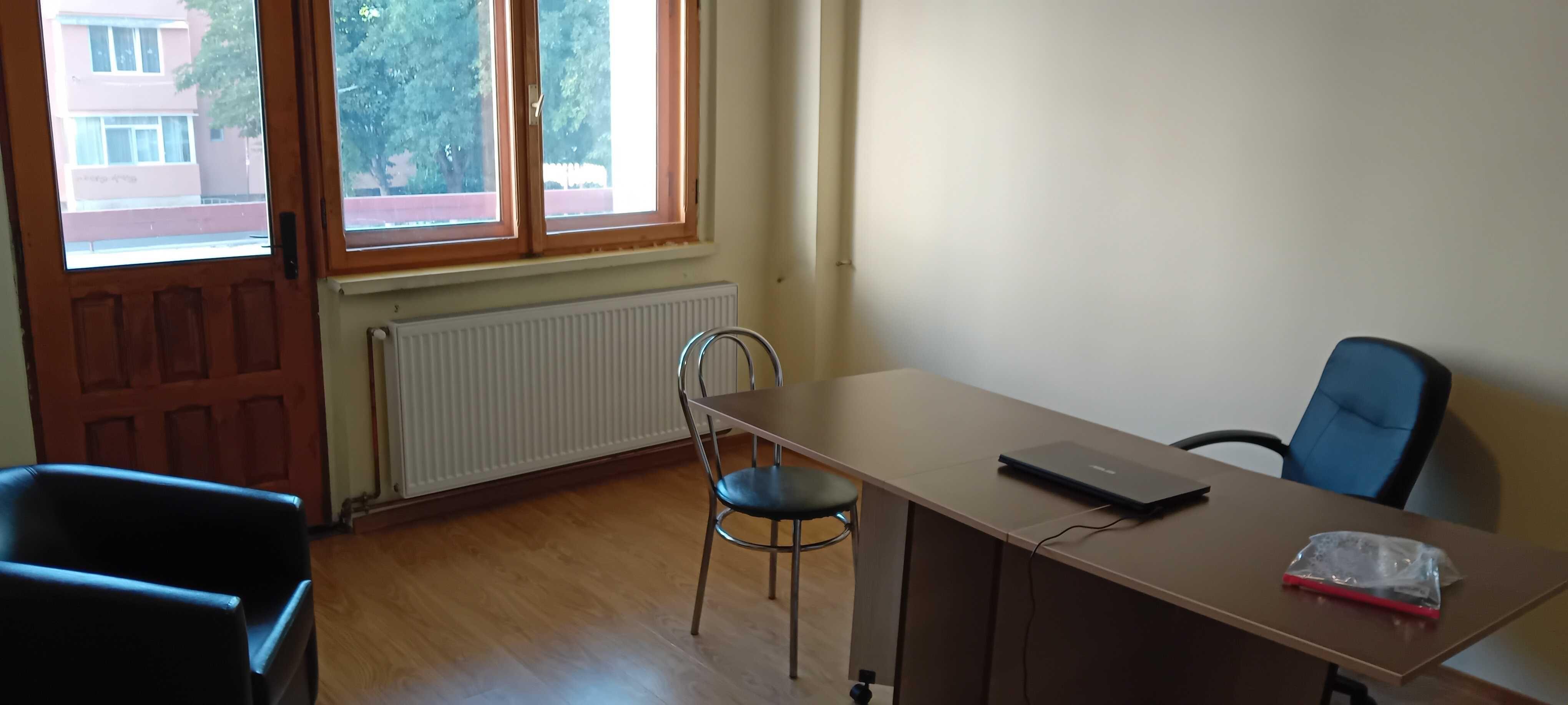 Vand apartament doua camere zona Traian vis-a-vis Liceul Lahovari - imagine 1