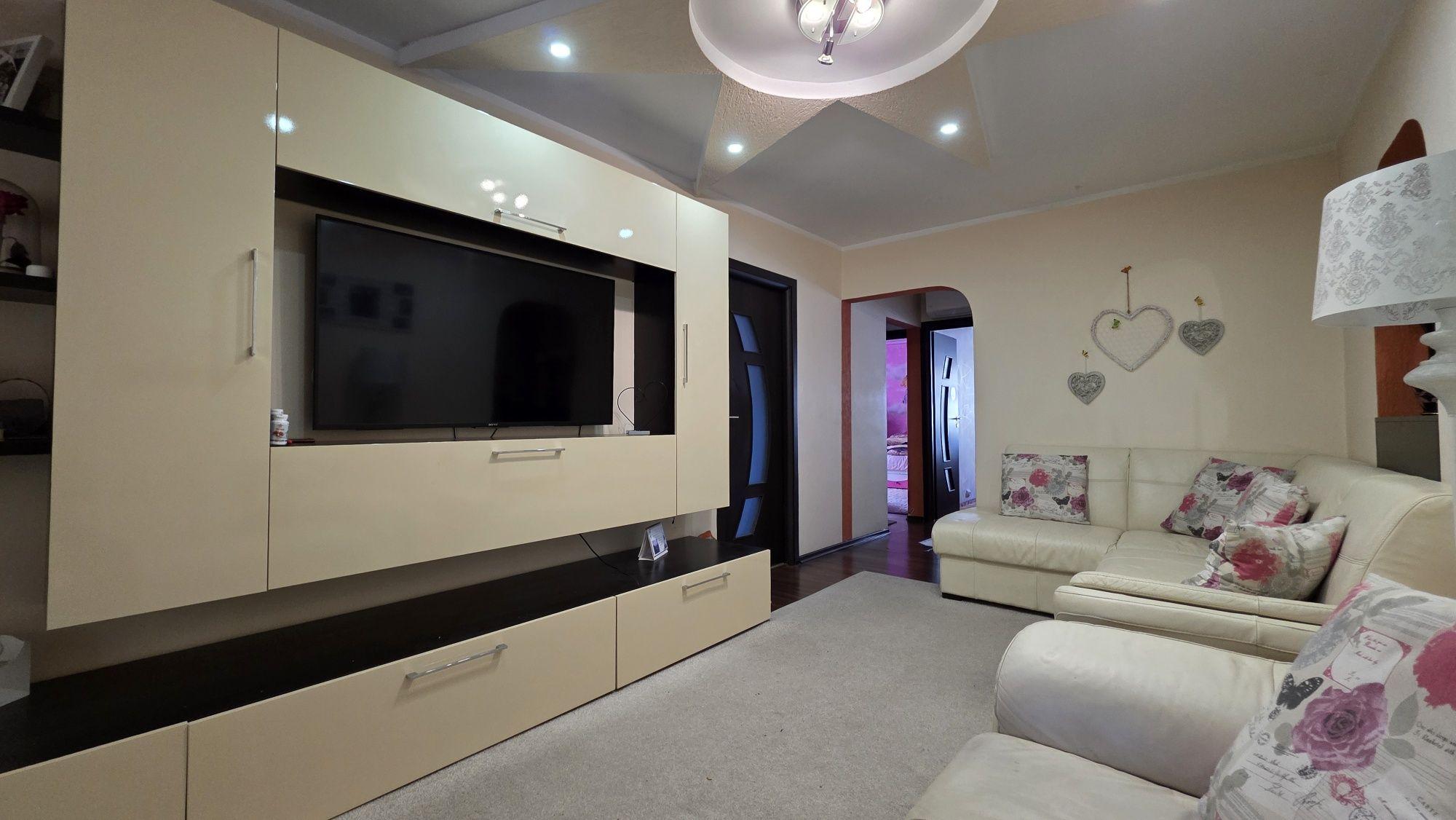 Apartament 4 camere - de închiriat