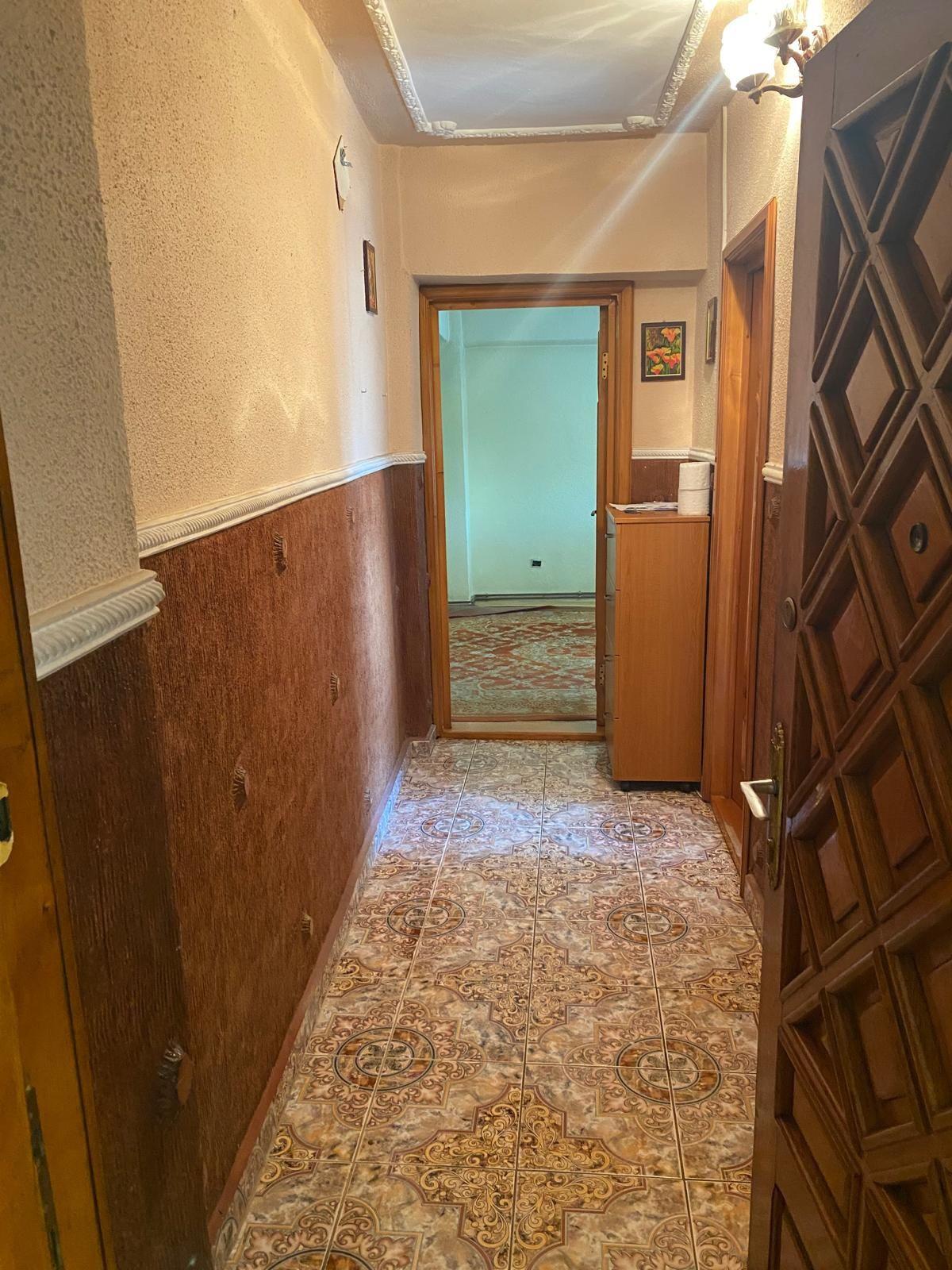 Apartament 4 camere cu scari interioara zona ultracenrrala Buzau