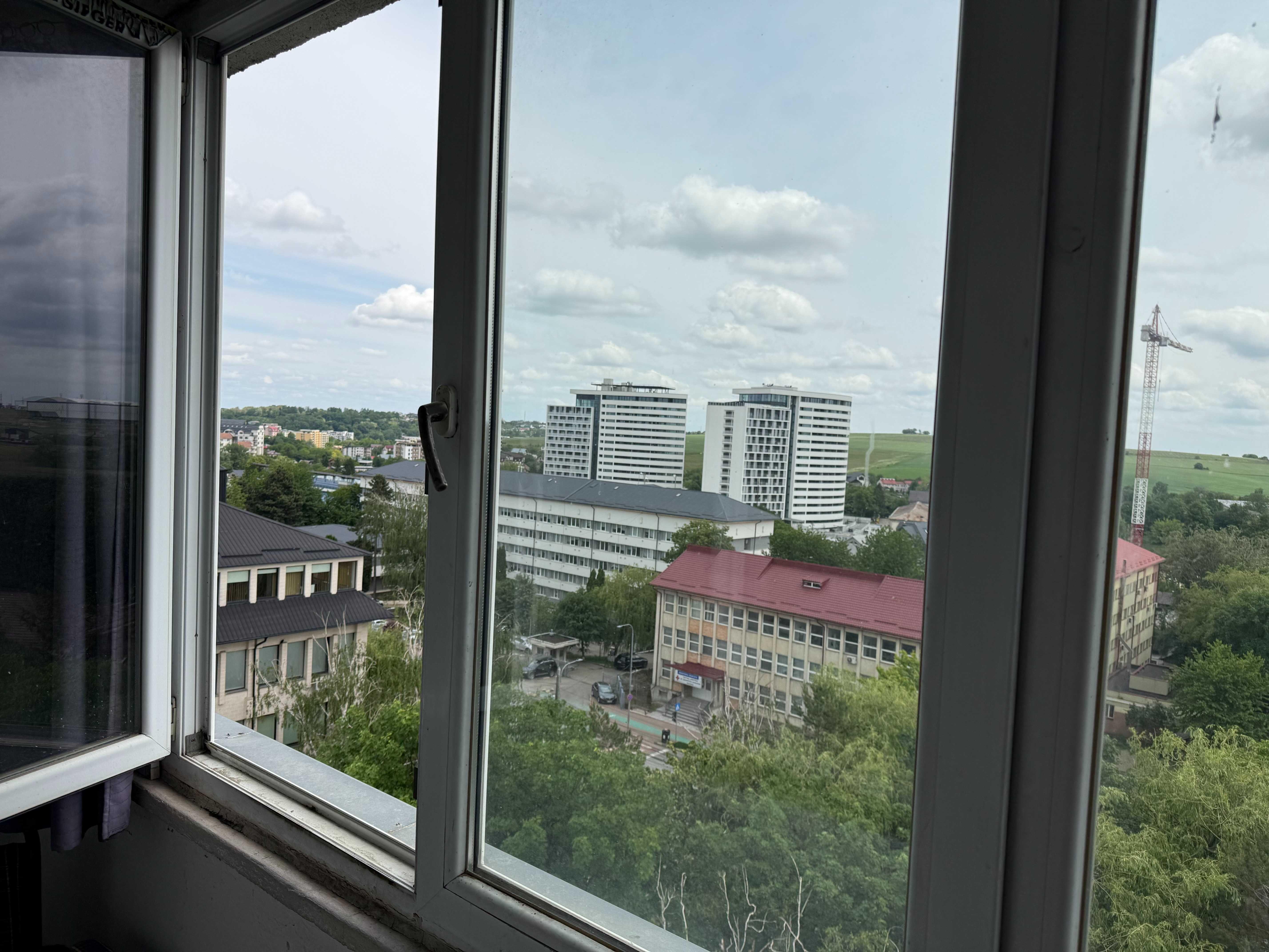 Proprietar. Vand Apartament 2 camere pe B-dul 1 Mai – Central, Bloc Turn (Vizavi de Art Rock Cafe) - imagine 1