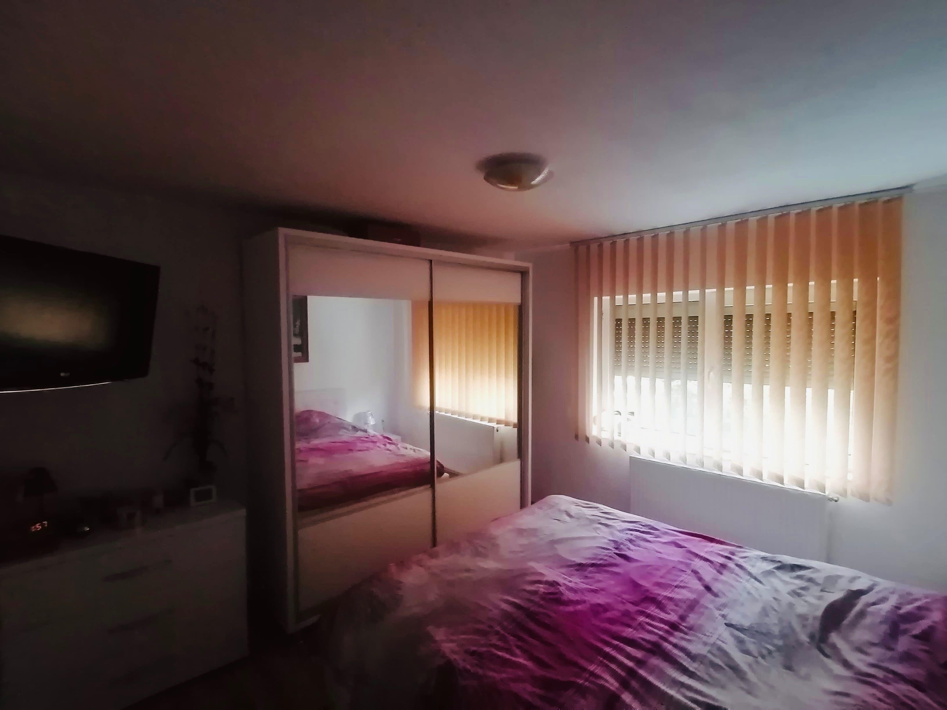 Vând apartament 3 camere oras Siret - imagine 1