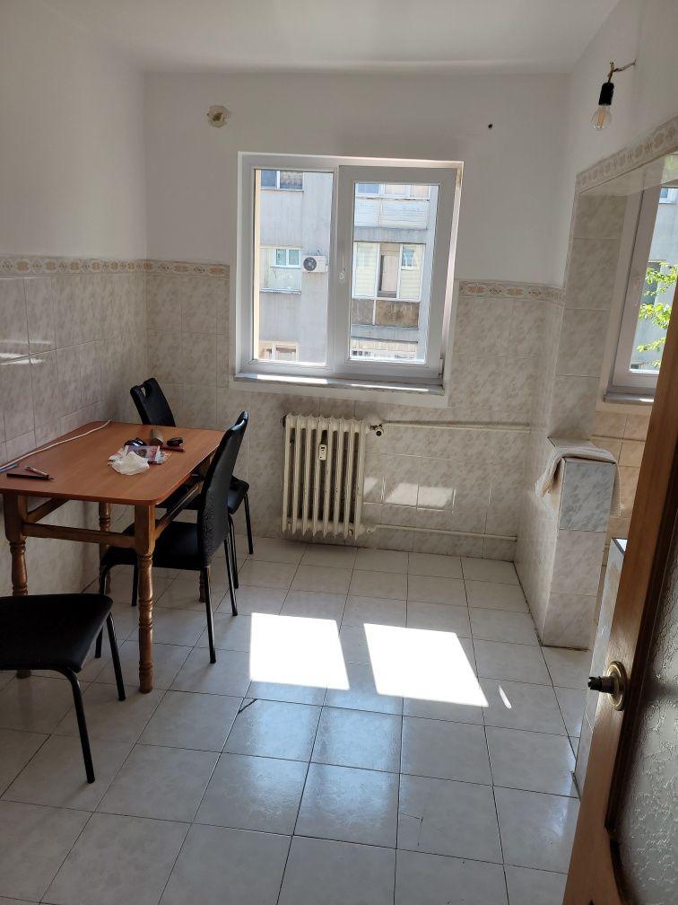 Apartament cu 3 camere Suceava zona Universități