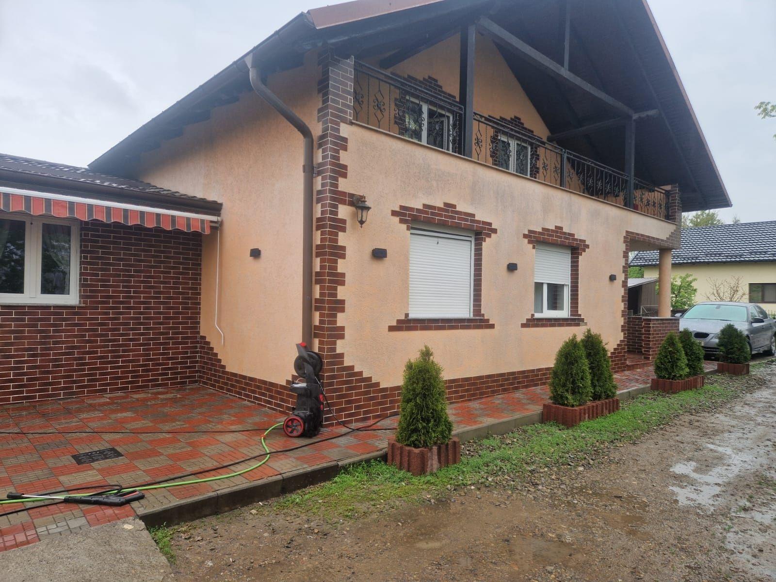Casă de vânzare în zonă bună la strada principală :str Gheorghe Doja, Suceava - imagine 1