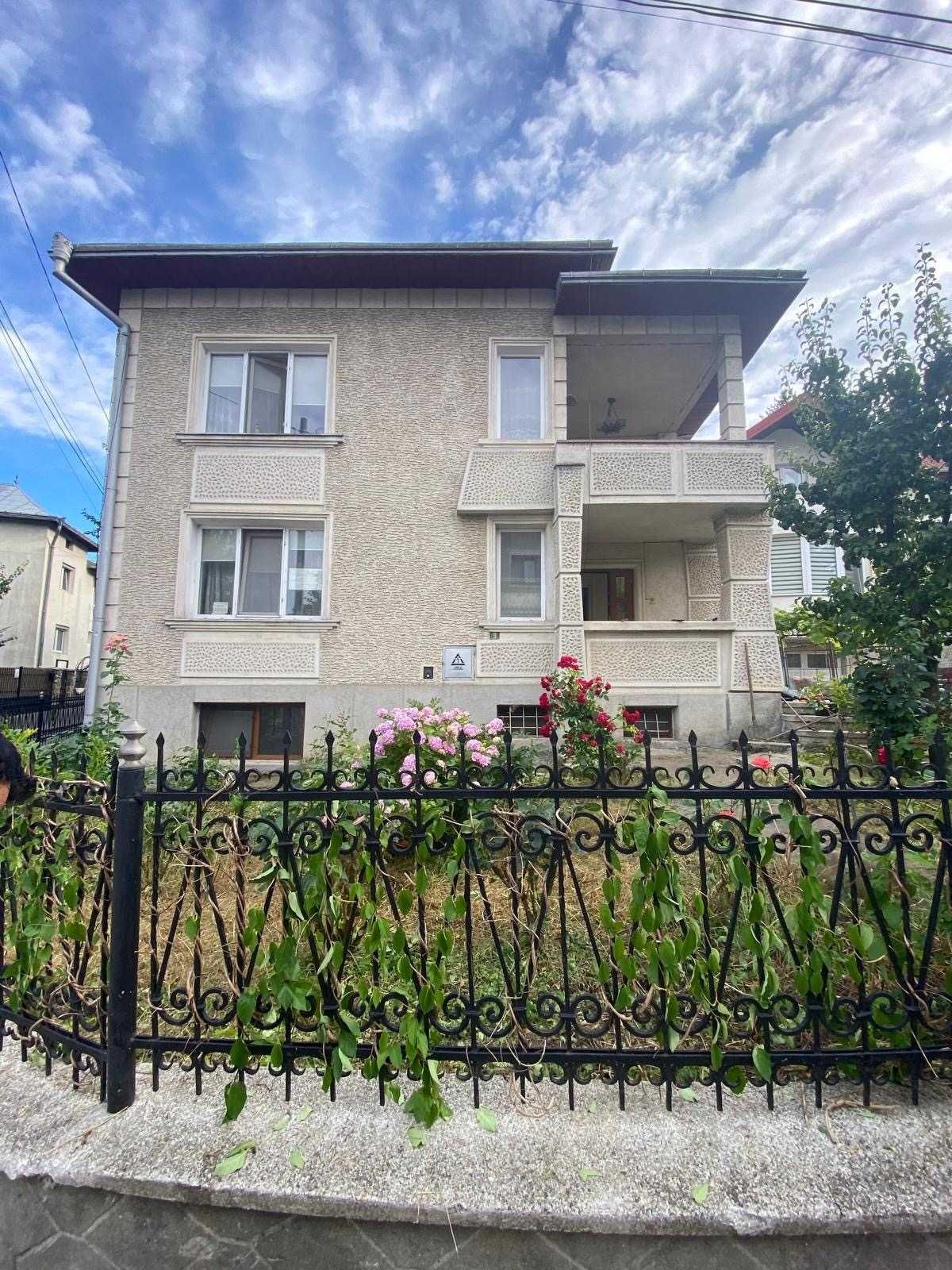 Vila ultracentrala, zona MC DONALDS, 6 camere, 4 ari teren - imagine 1