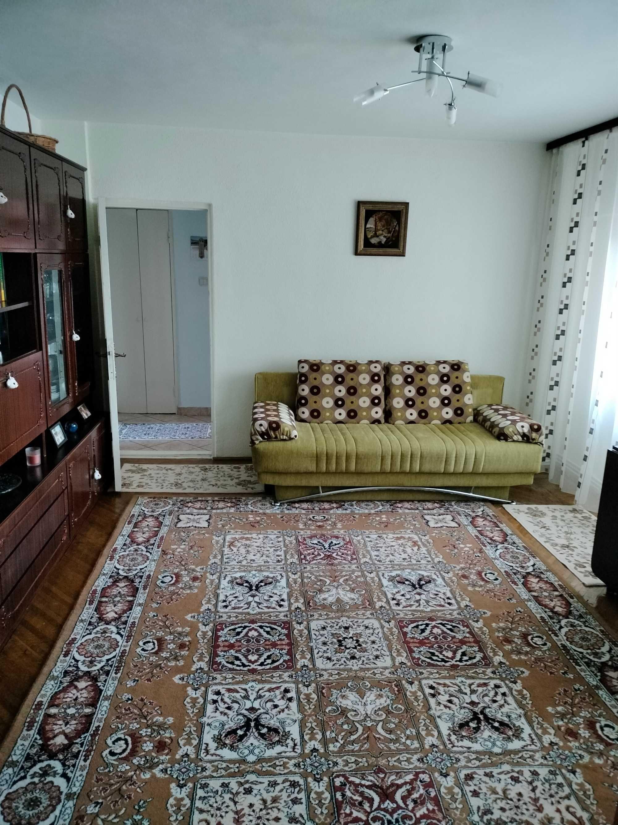 Apartament 3 camere, B-dul M. Eminescu, nr. 8, Carrefour