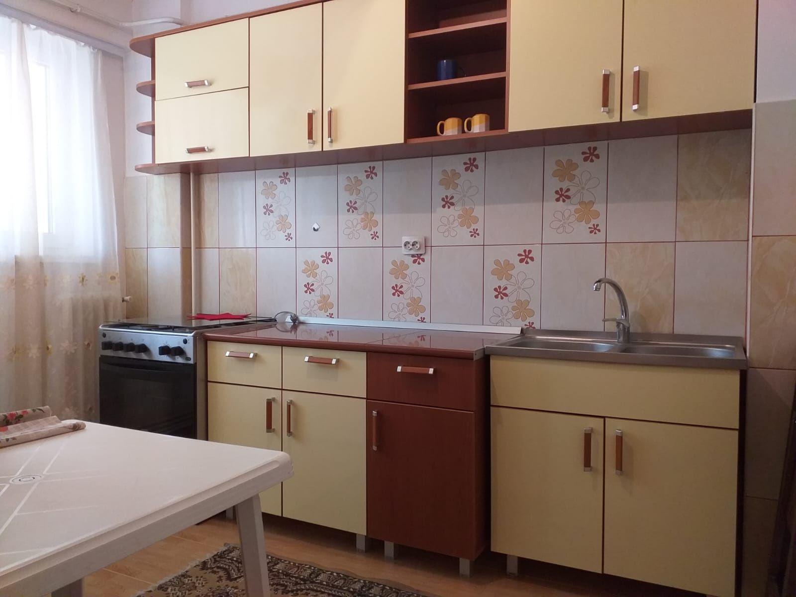 Apartament 2 camere, decomandat, ultracentral et. 1