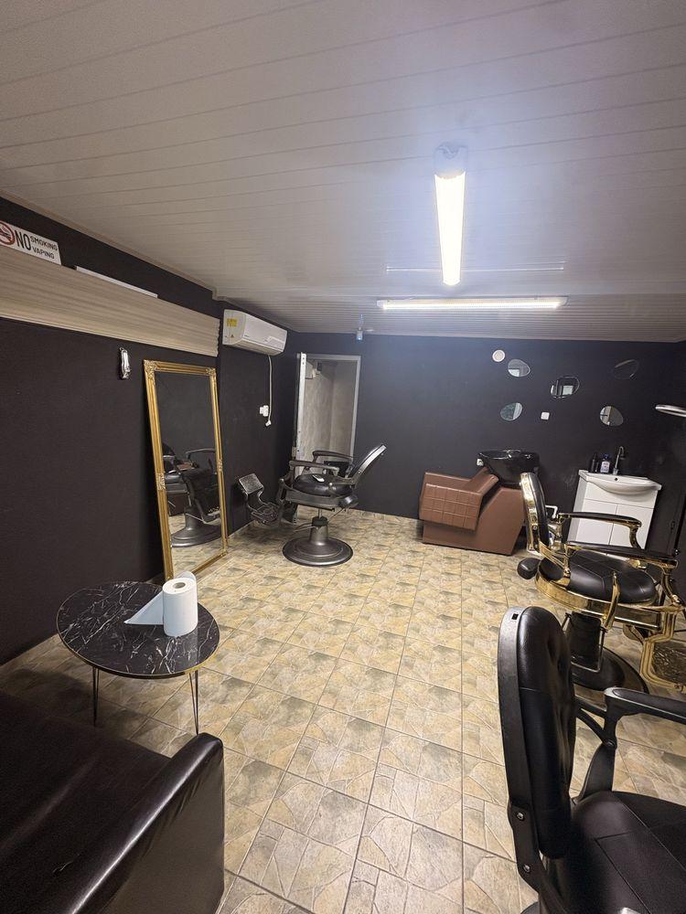 Vand (24000€) sau inchiriez spatiu comercial complet amenajat pentru frizerie