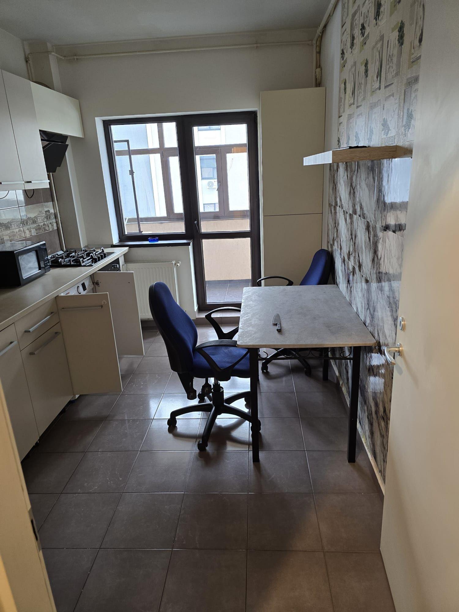 Inchiriez apartament cu 3 camere +loc de parcare inclus
