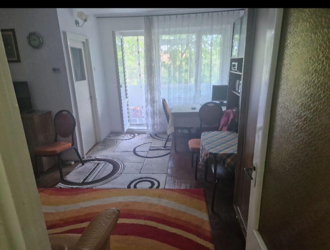 Garsonieră mare, 34 mp, Dărmănești, etaj 3, renovată, cu centrală termică și balcon - imagine 1