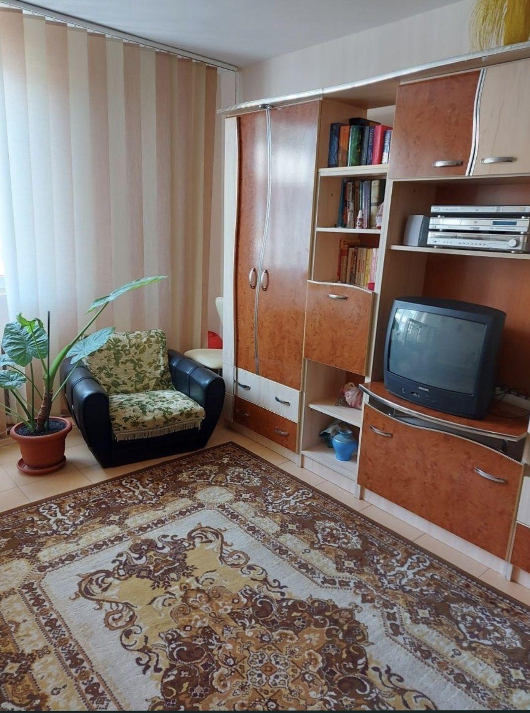 Închiriez apartament
