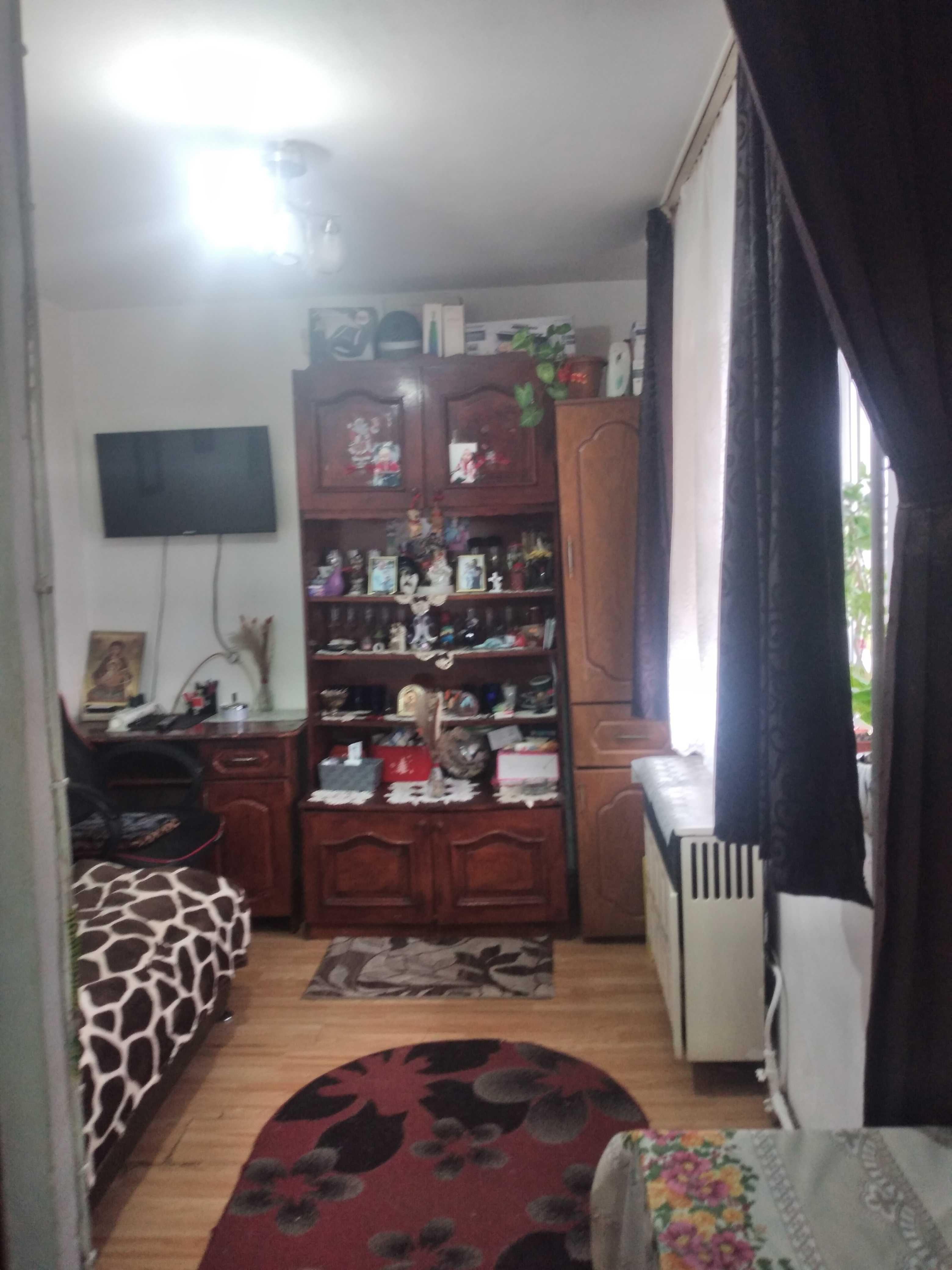 Vind 2 garsoniere cf 2 transformate in mic apartament