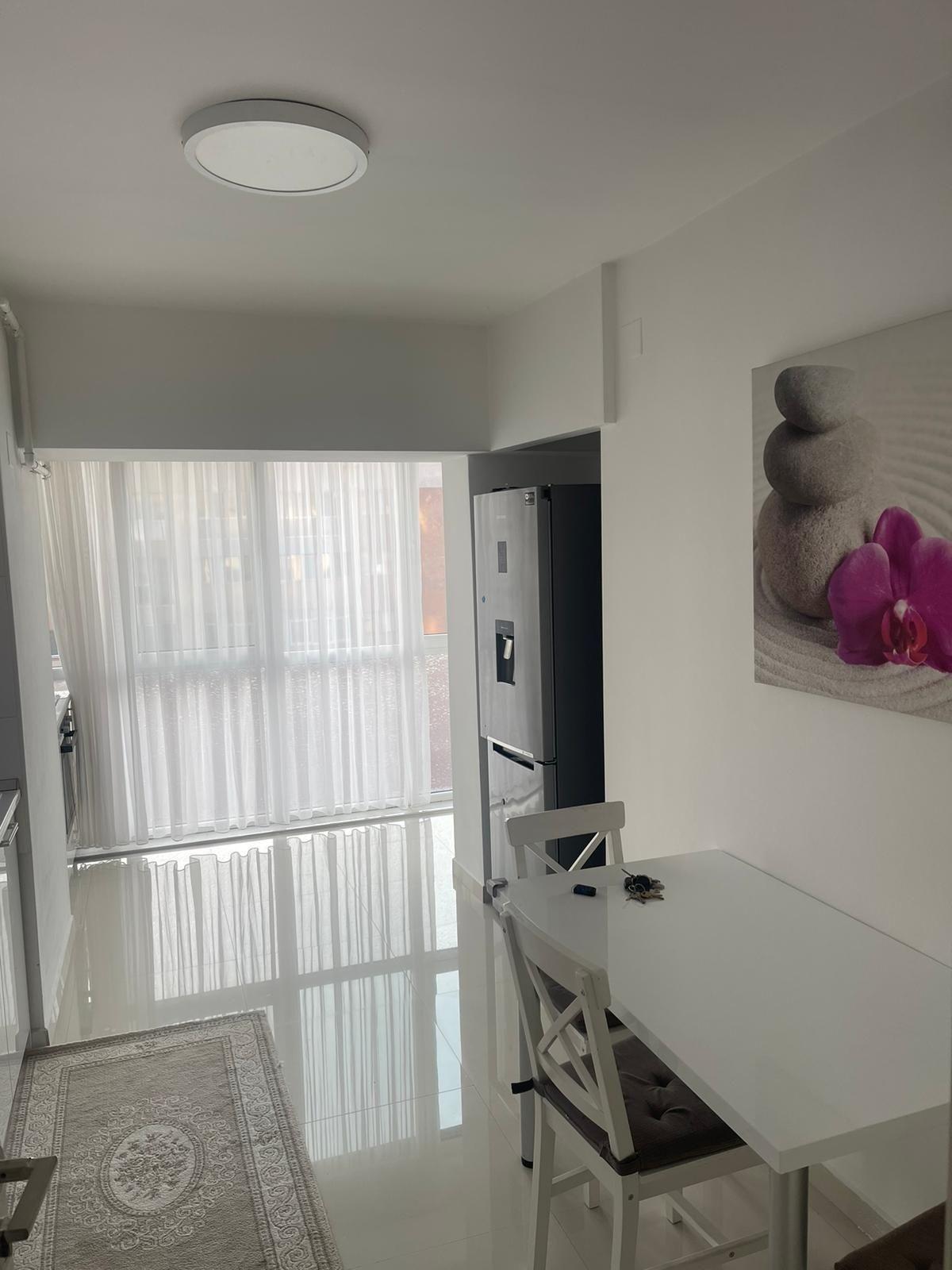 Inchiriez apartament 3 camere central zona zero - imagine 1