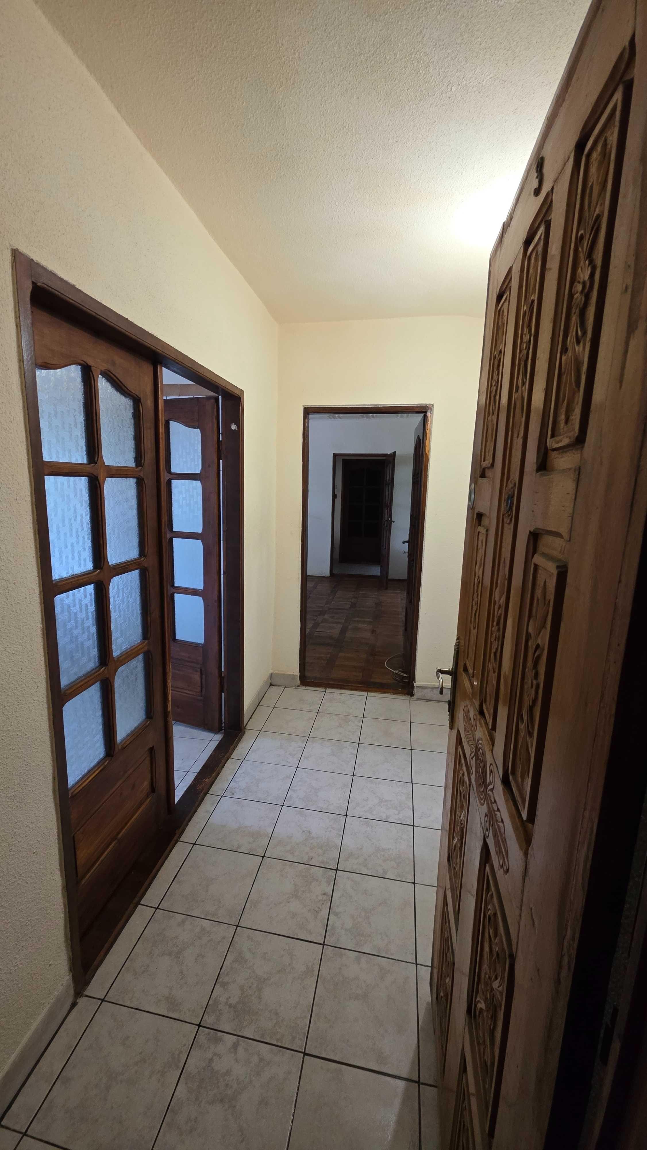 Apartament 2 Camere  Micro 11, Parter, 50 Mp, 2 Intrari,Pretabil Cabinet/Birou - imagine 1