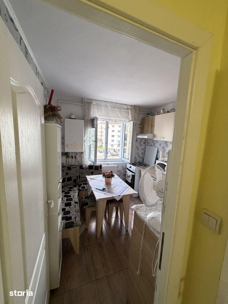 Apartament cu 2 camere decomandate, Micro 6 – Târgoviște - imagine 1