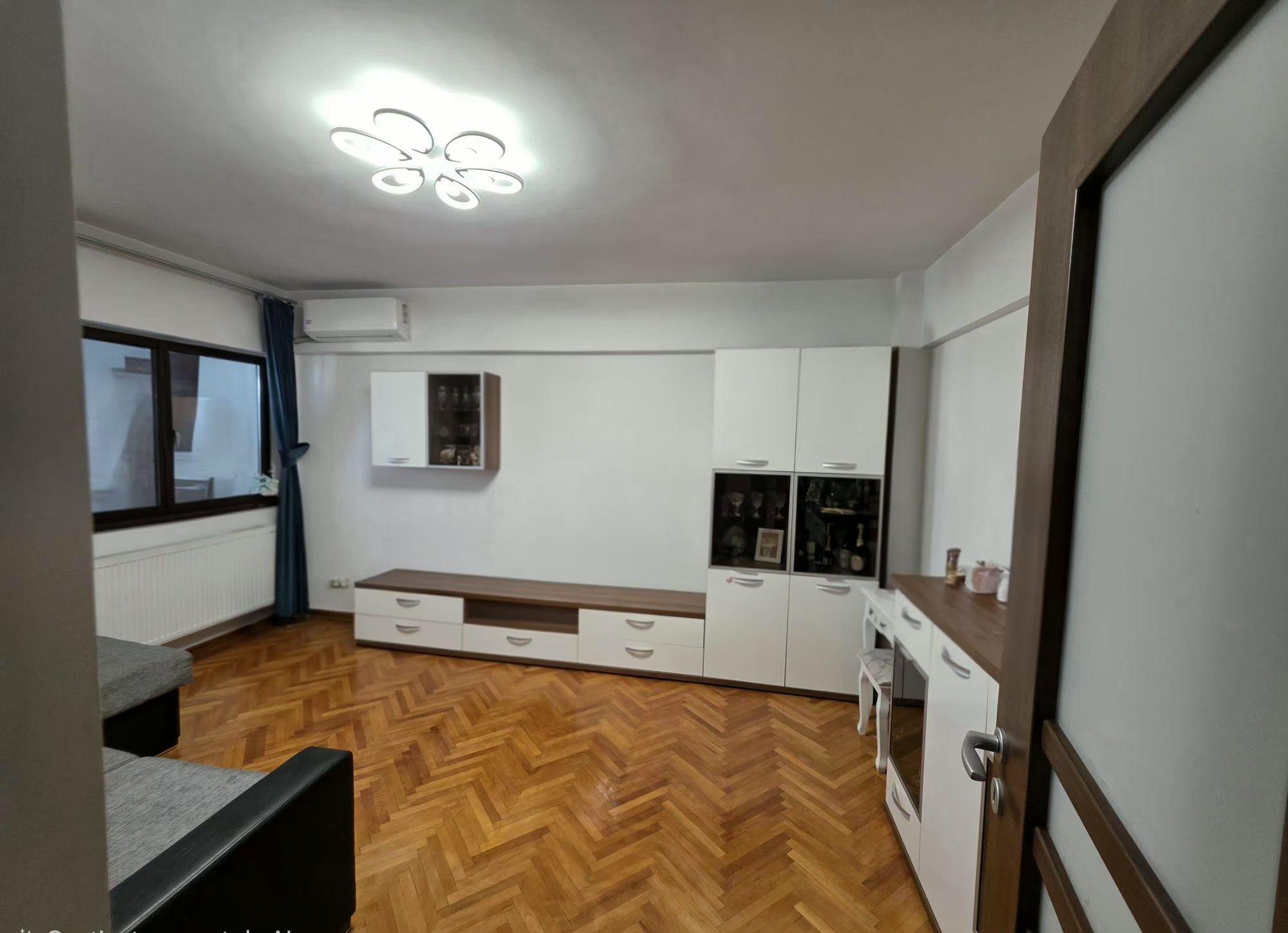Vând apartament 3 camere, Calea București