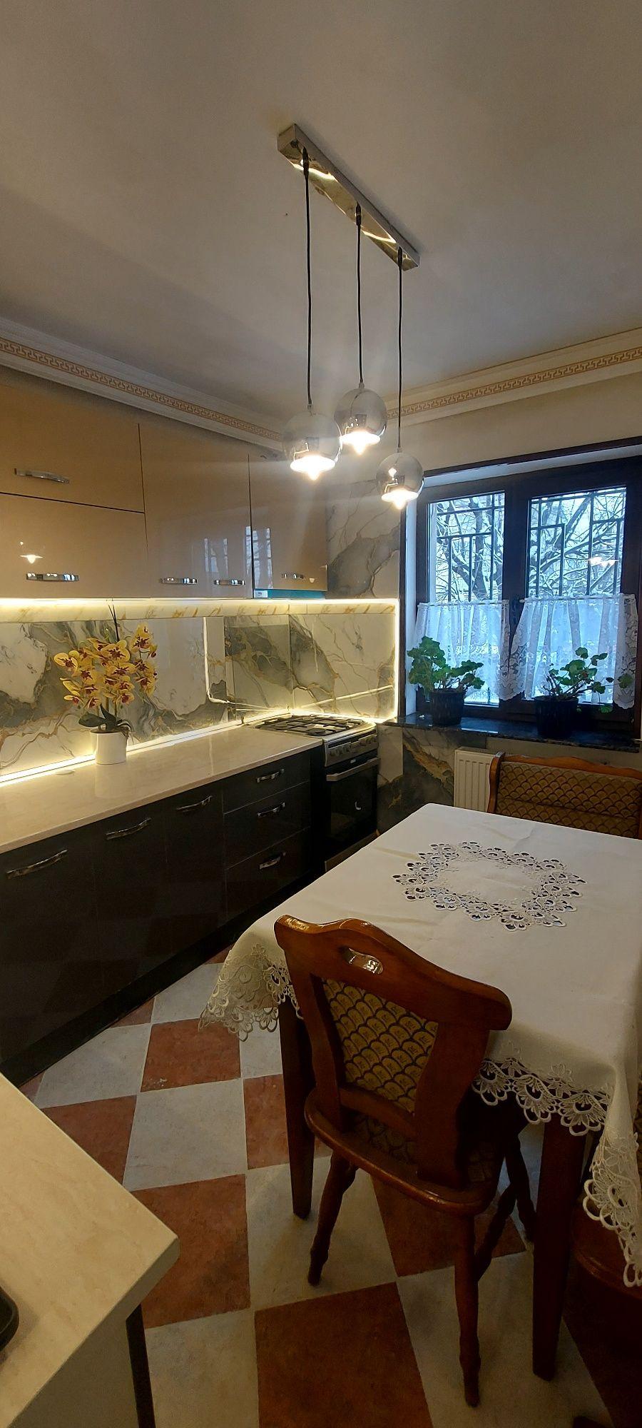 Închiriez apartament 3 camere - imagine 1