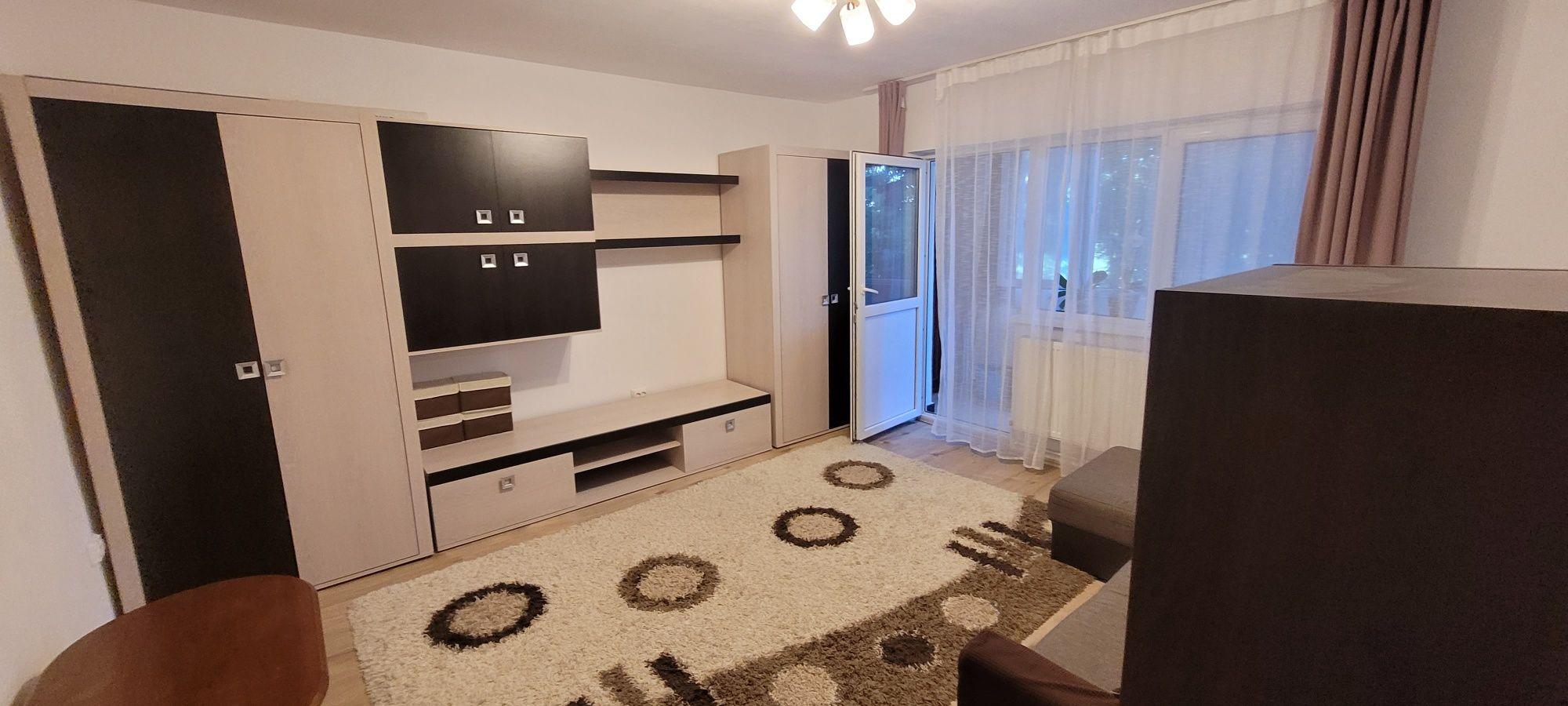 Inchiriez apartament 3 camere decomandat Micro 4 - imagine 1