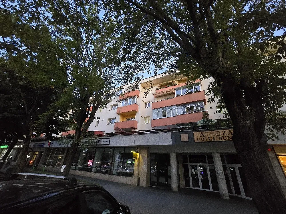 apartament 3 camere si terasa - imagine 1