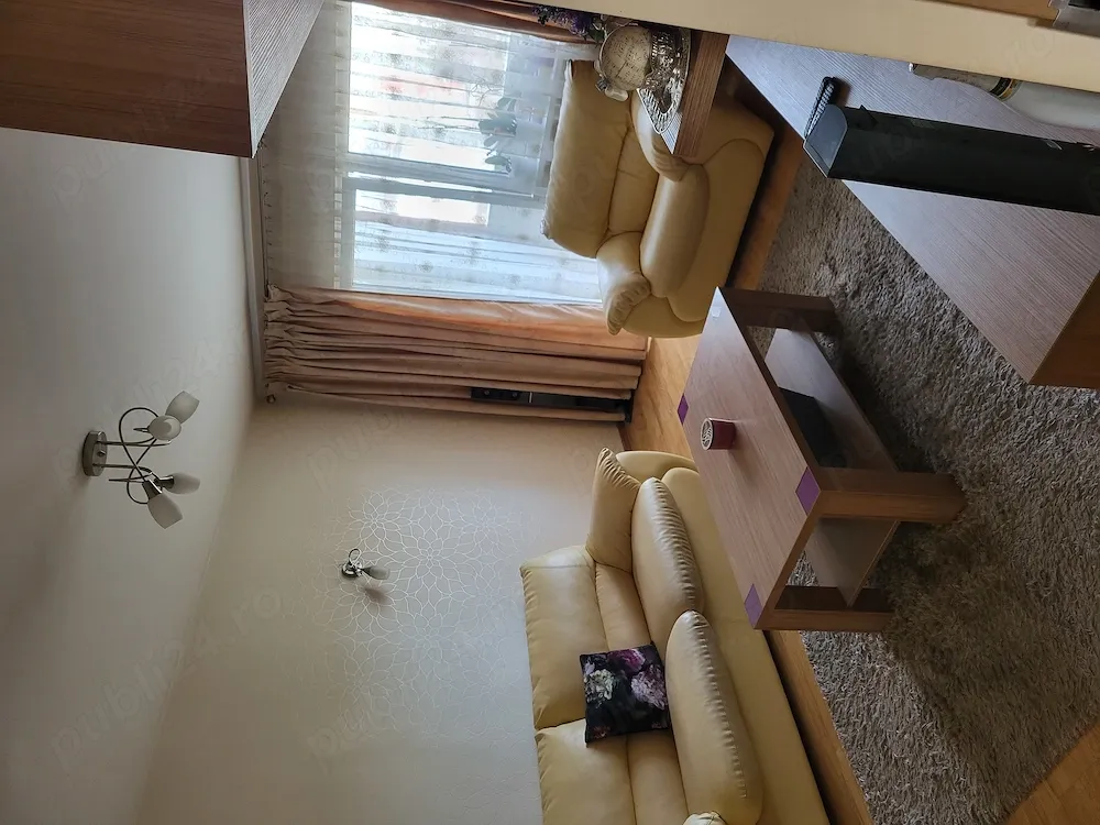 Închiriez apartament de 3 camere pt Untold - imagine 1