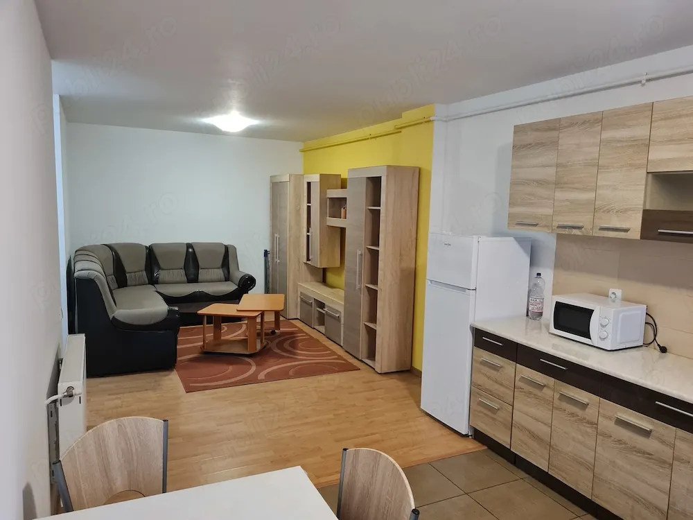 Inchiriez apartament de 3 camere - imagine 1