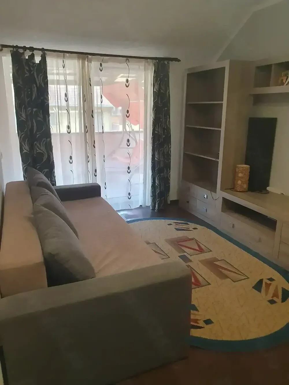 Inchiriez apartament cu 2 camere, pe perioada Untold sau mai multt - imagine 1