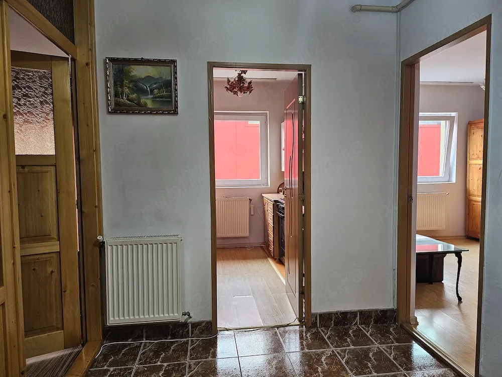 Inchiriez ap. cu două camere,  decomandat, str. Eroilor, in spate la Profi - imagine 1