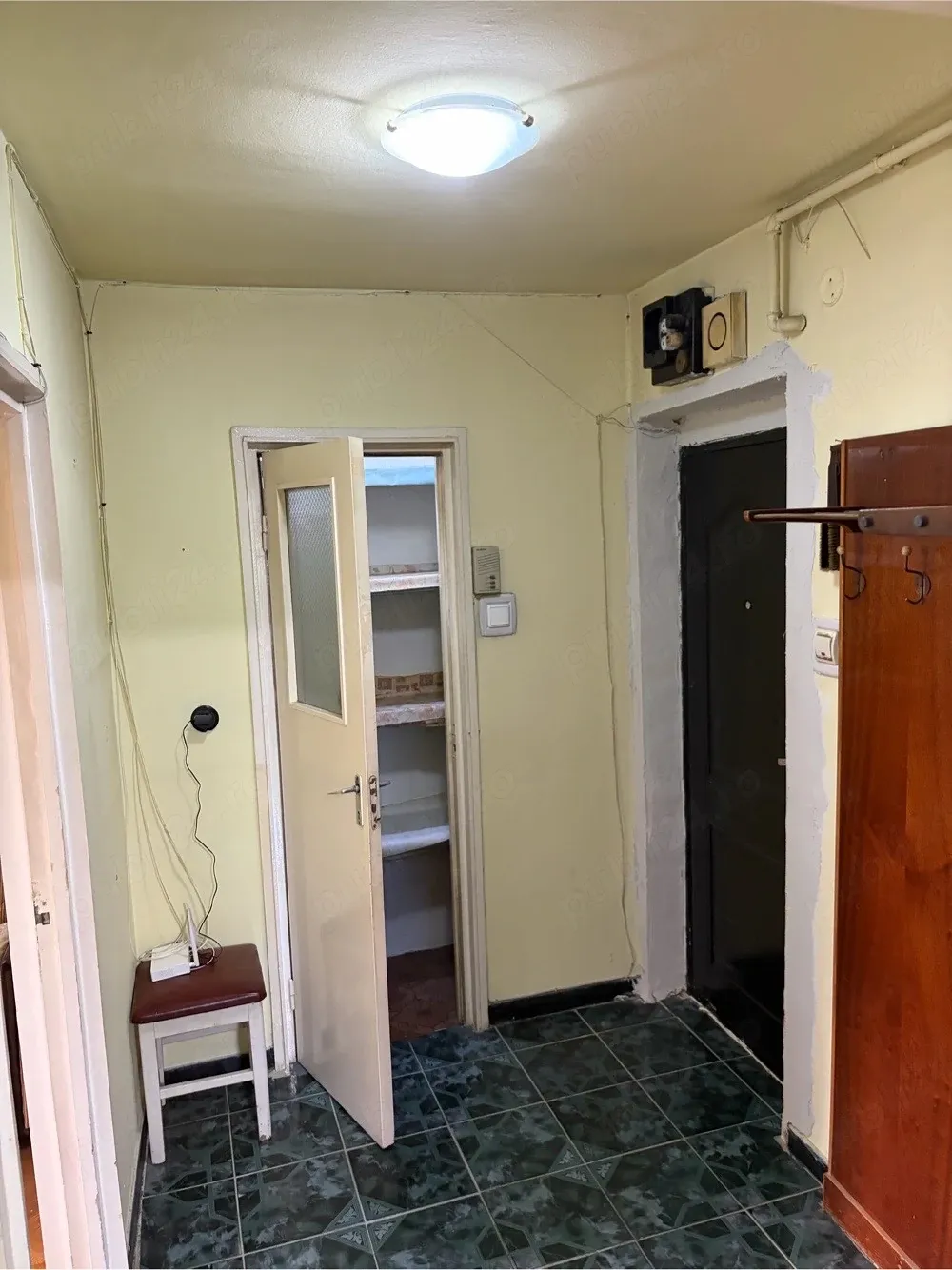 Vând apartament 2 camere ultracentral - imagine 1
