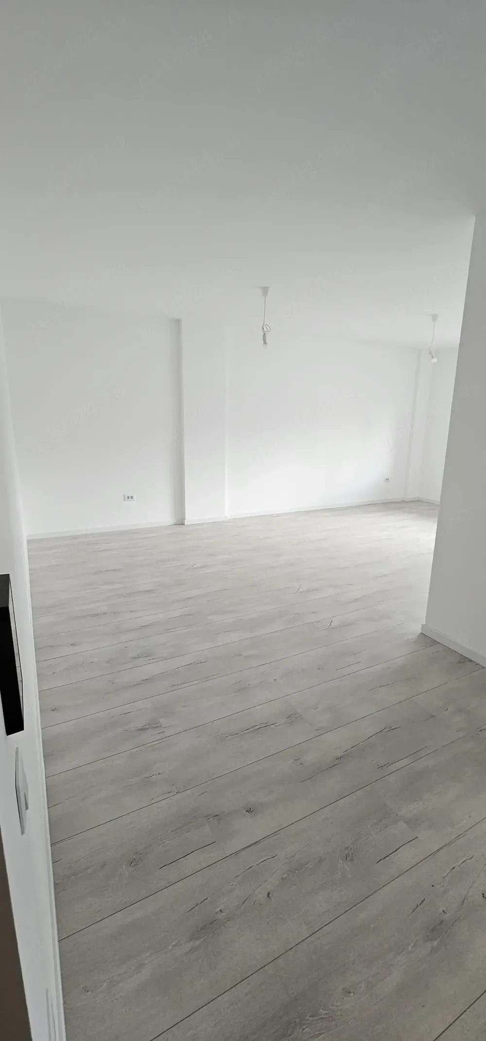 Vând apartament 2 camere - imagine 1