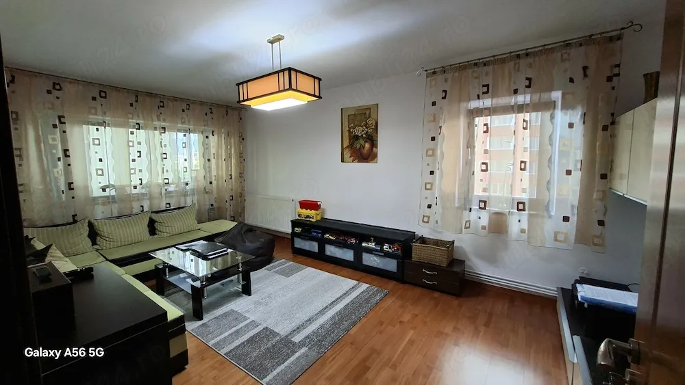 Vând apartament 3 camere decomandat, etaj 4 10 Brasov - imagine 1