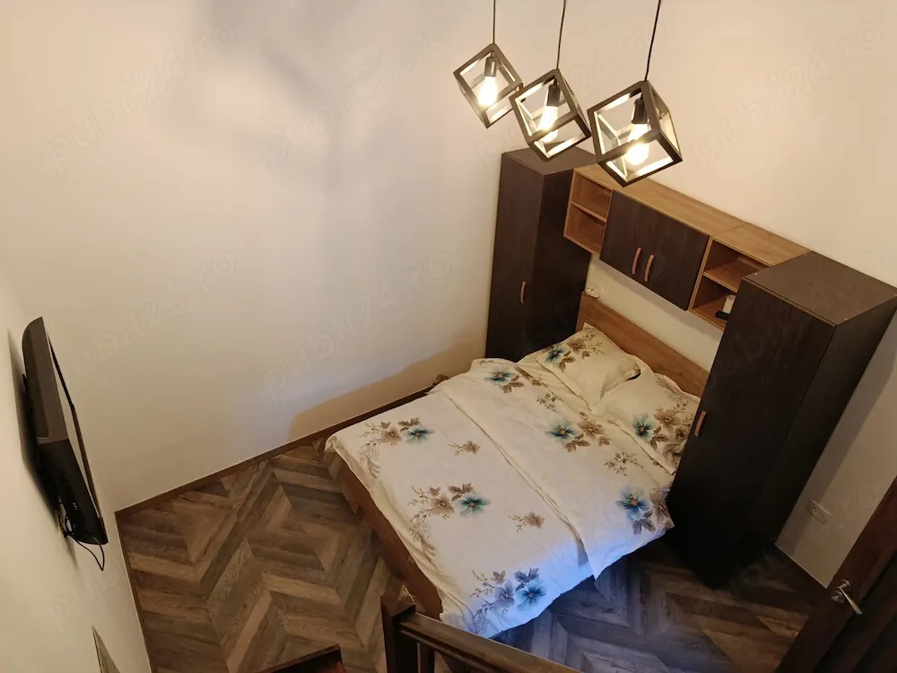 închiriez garsonieră centru istoric al Brașovului - imagine 1