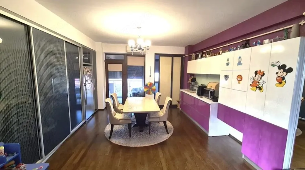 Apartament de vanzare zona Trocadero