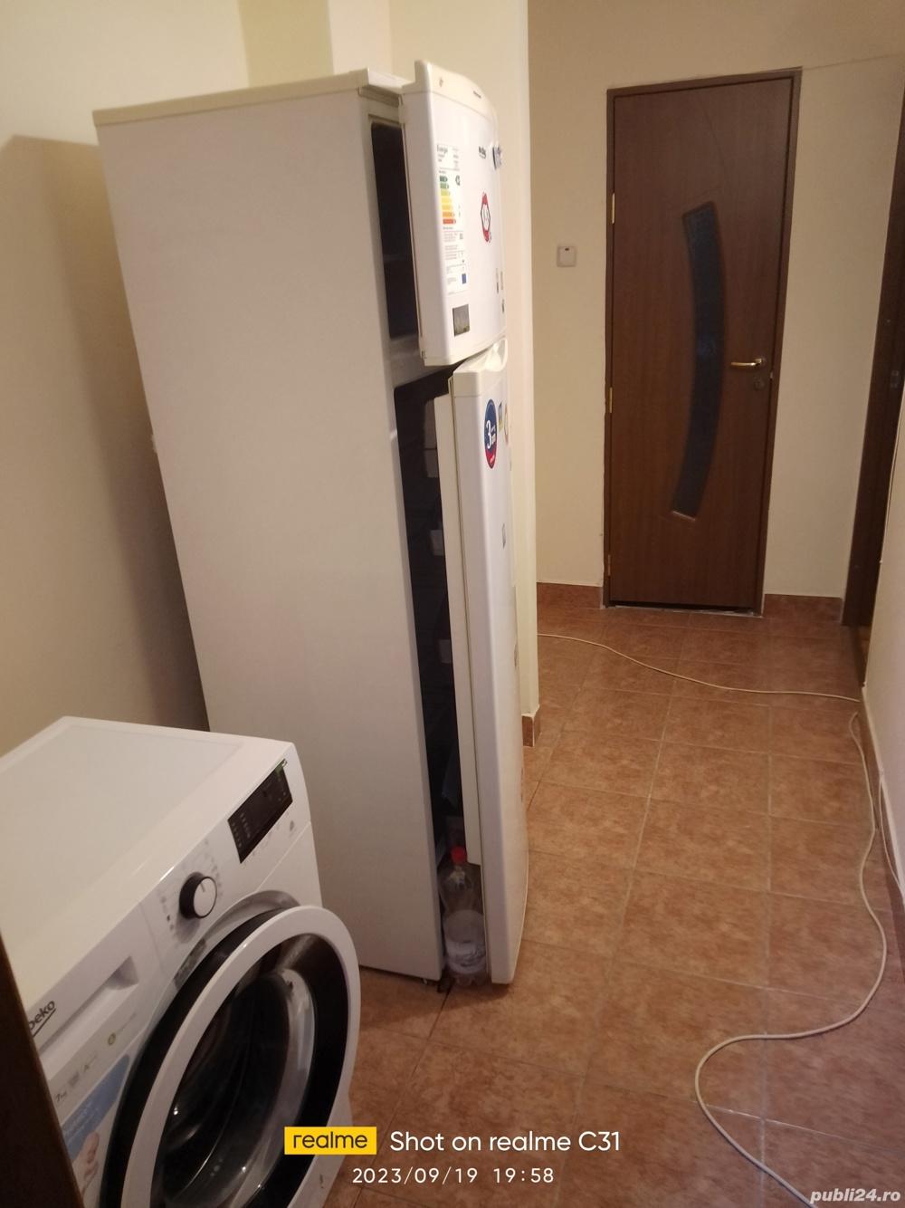 închiriez apartament cu trei camere - imagine 1