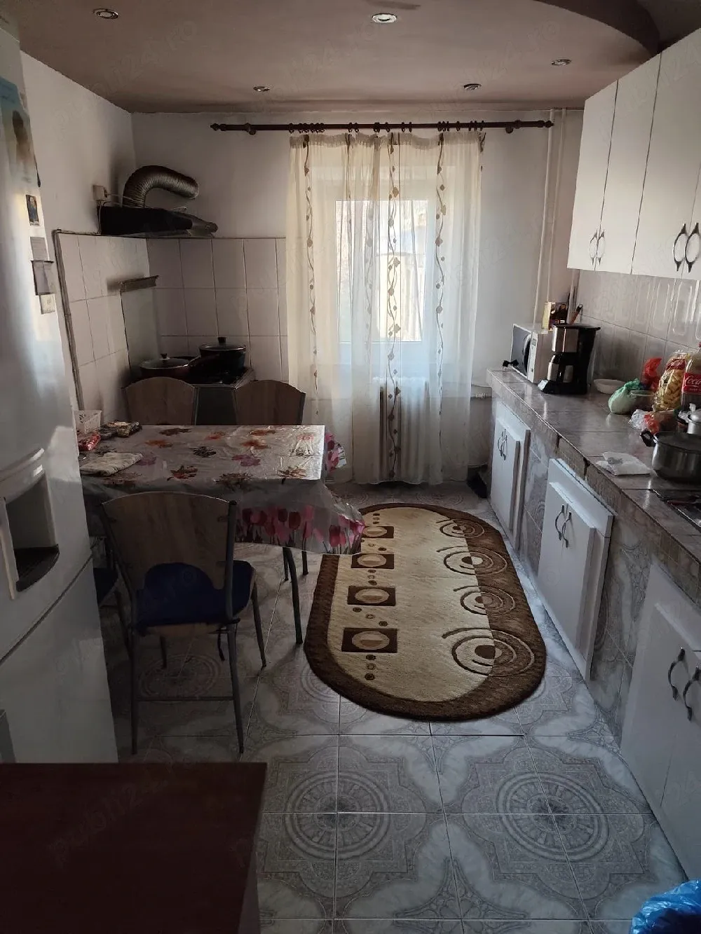 Vând apartament cu 4 camere - imagine 1